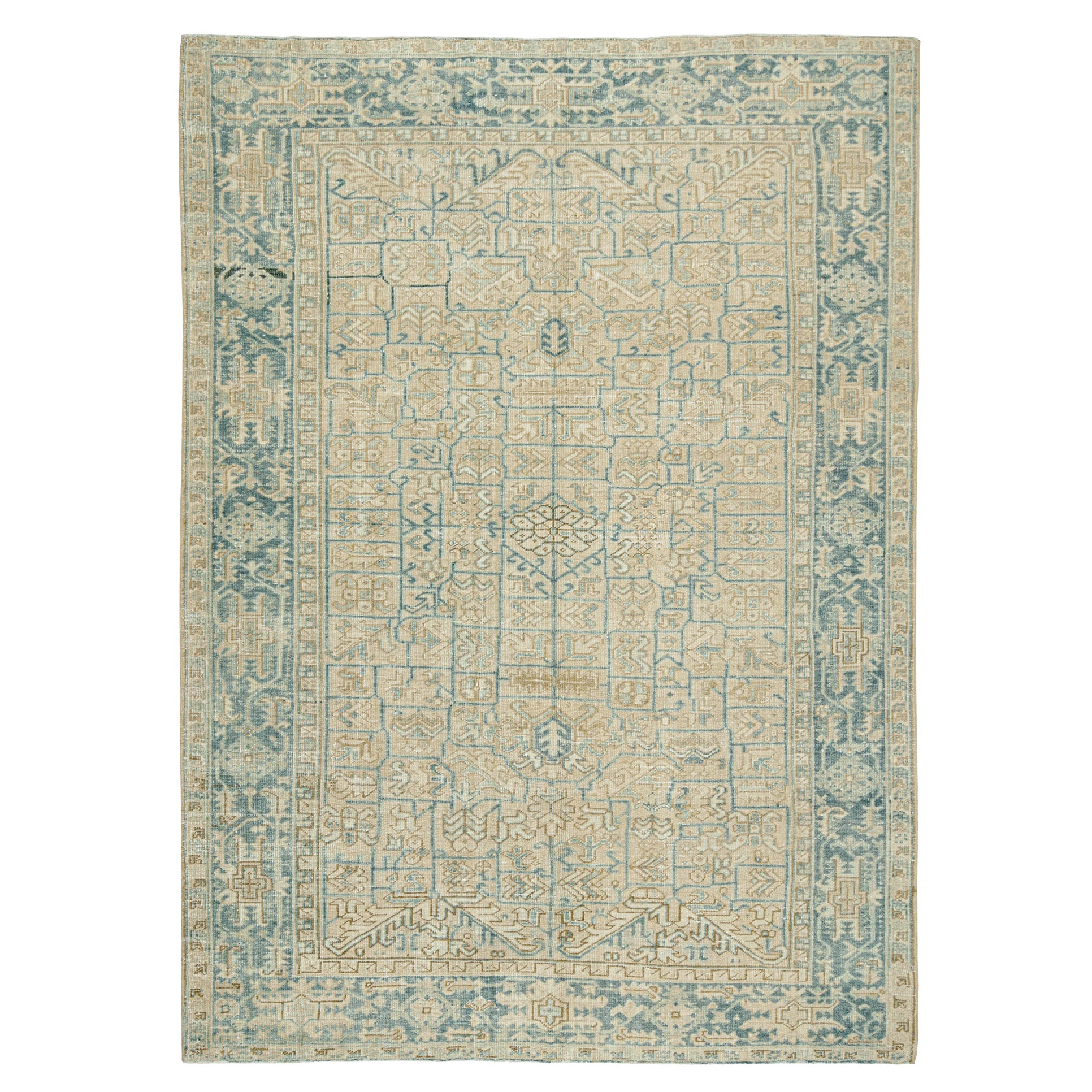 Nordwestlicher persischer Teppich in Beige und Blau mit geometrischem Muster von Teppich & Kilim im Angebot