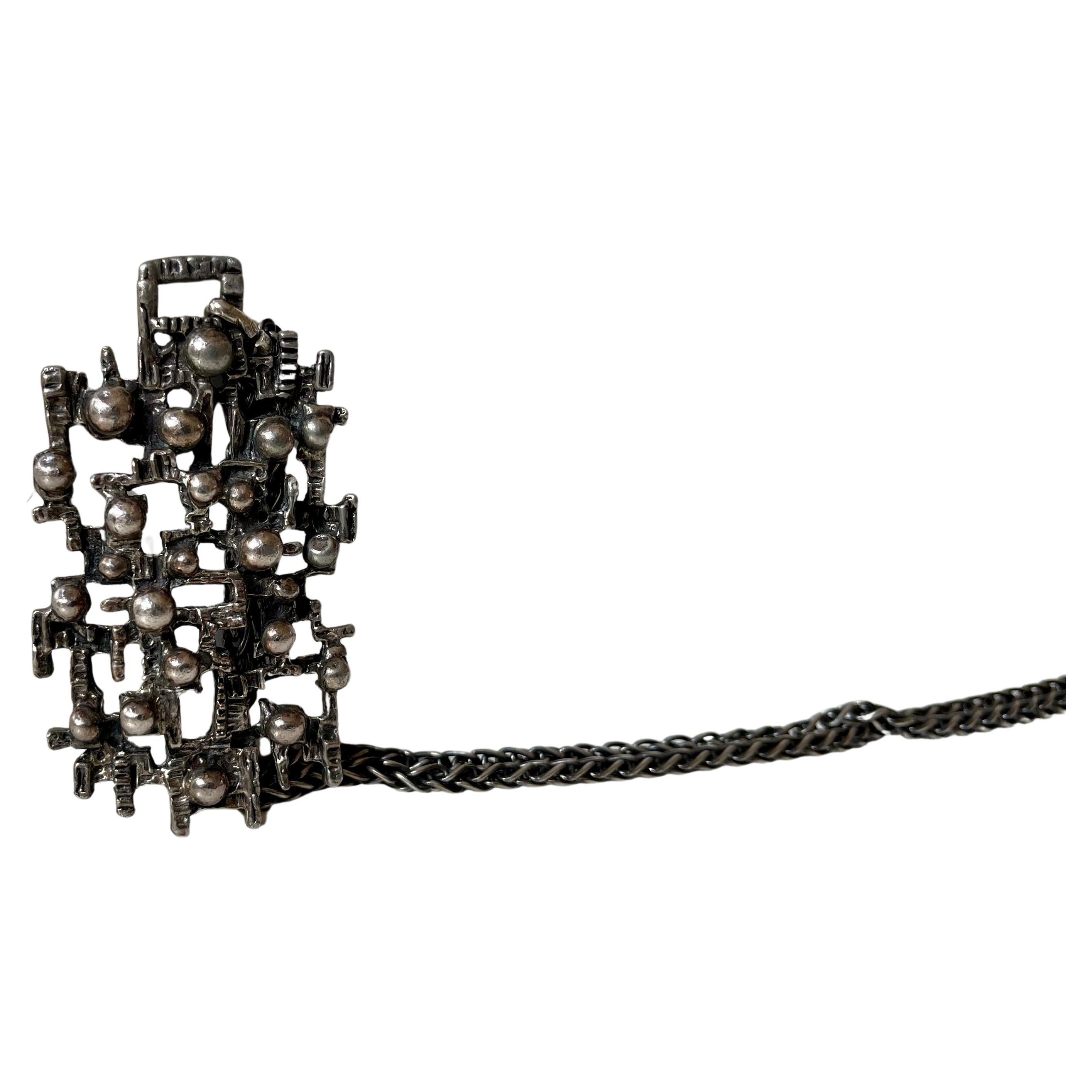 Collana con ciondolo in peltro norvegese brutalista vintage di Astrid Holthe degli anni 
70