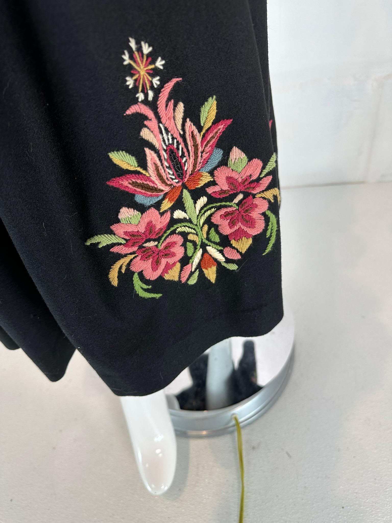 Vintage Norwegian Bunad Handmade Traditional Women's Folk Embroidered Dress (abito ricamato) in vendita 8