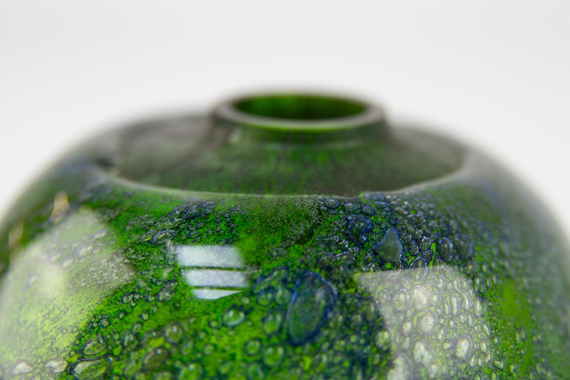 Vase en verre vert norvégien vintage de Benny Motzfeldt, années 1960. en vente 1