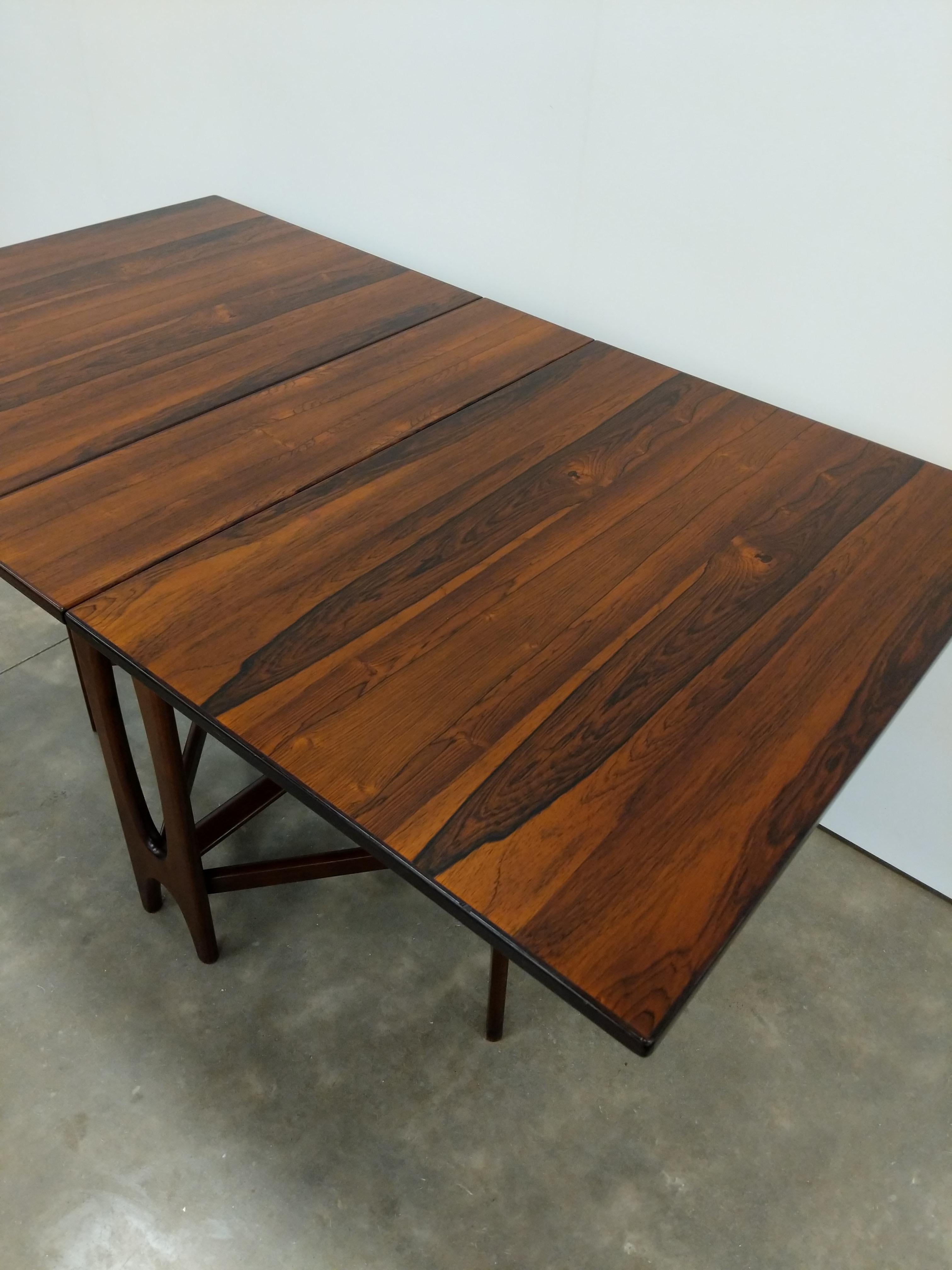 Vintage Norwegian Mid Century Modern Rosewood Drop Leaf Dining Table In Good Condition In Gardiner, NY