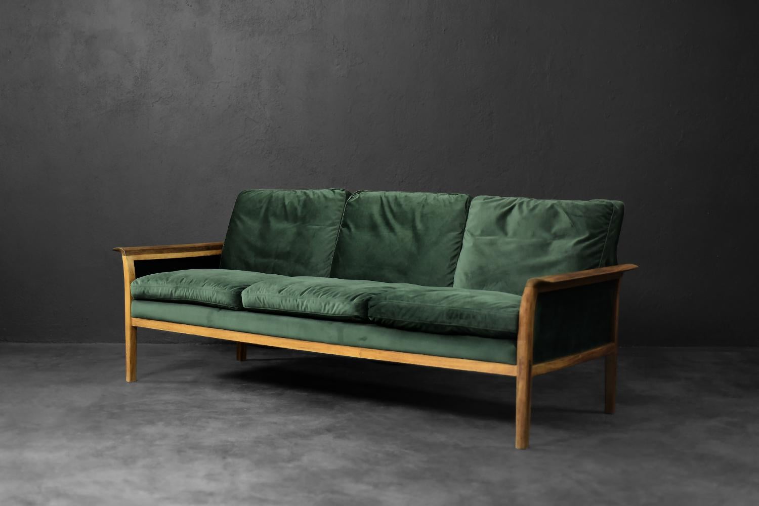 Milieu du XXe siècle Canapé et chaise vintage norvégiens en palissandre et velours vert bouteille par Knut Sæter en vente