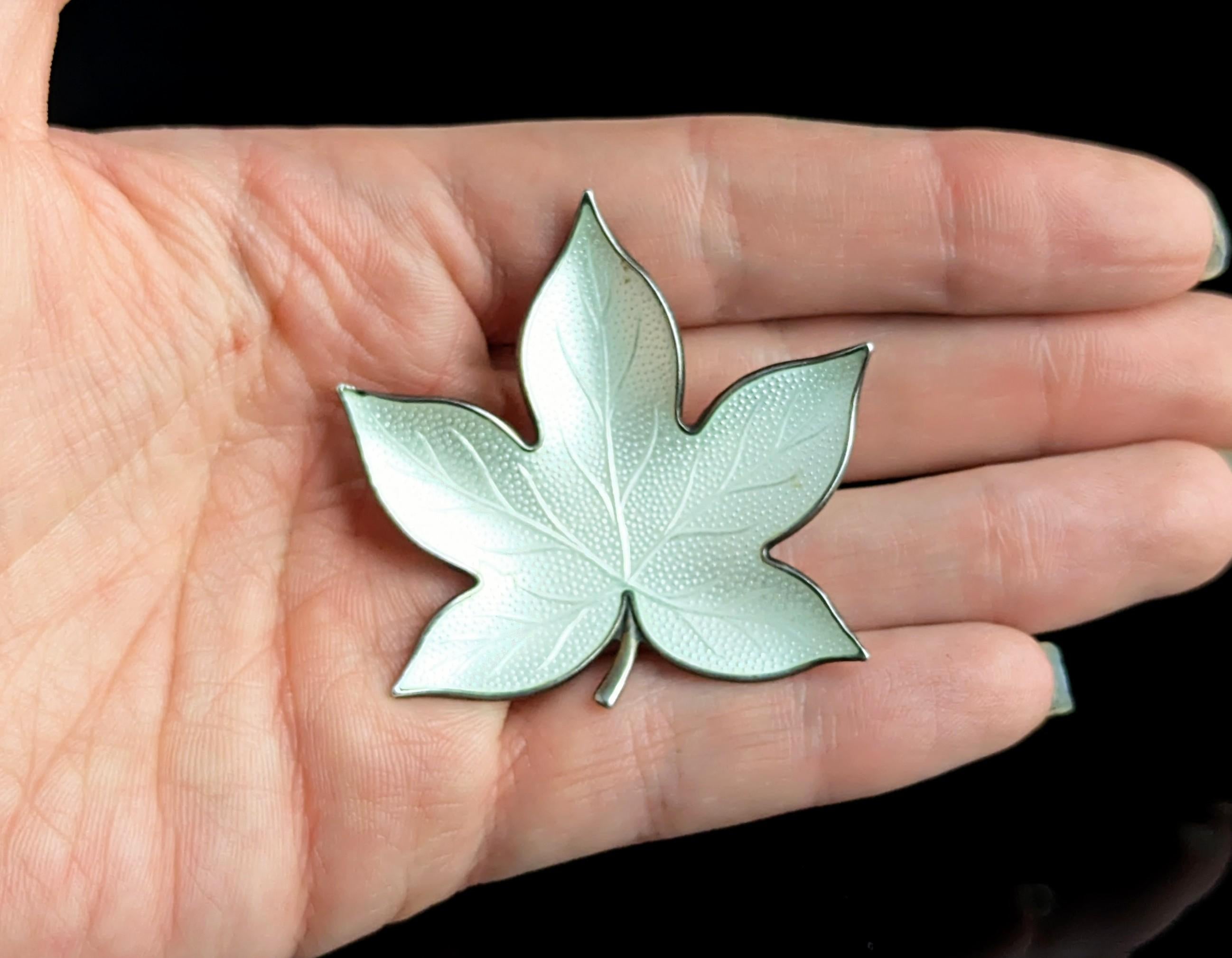Vintage Norwegian silver enamel leaf brooch, White enamel In Good Condition In NEWARK, GB