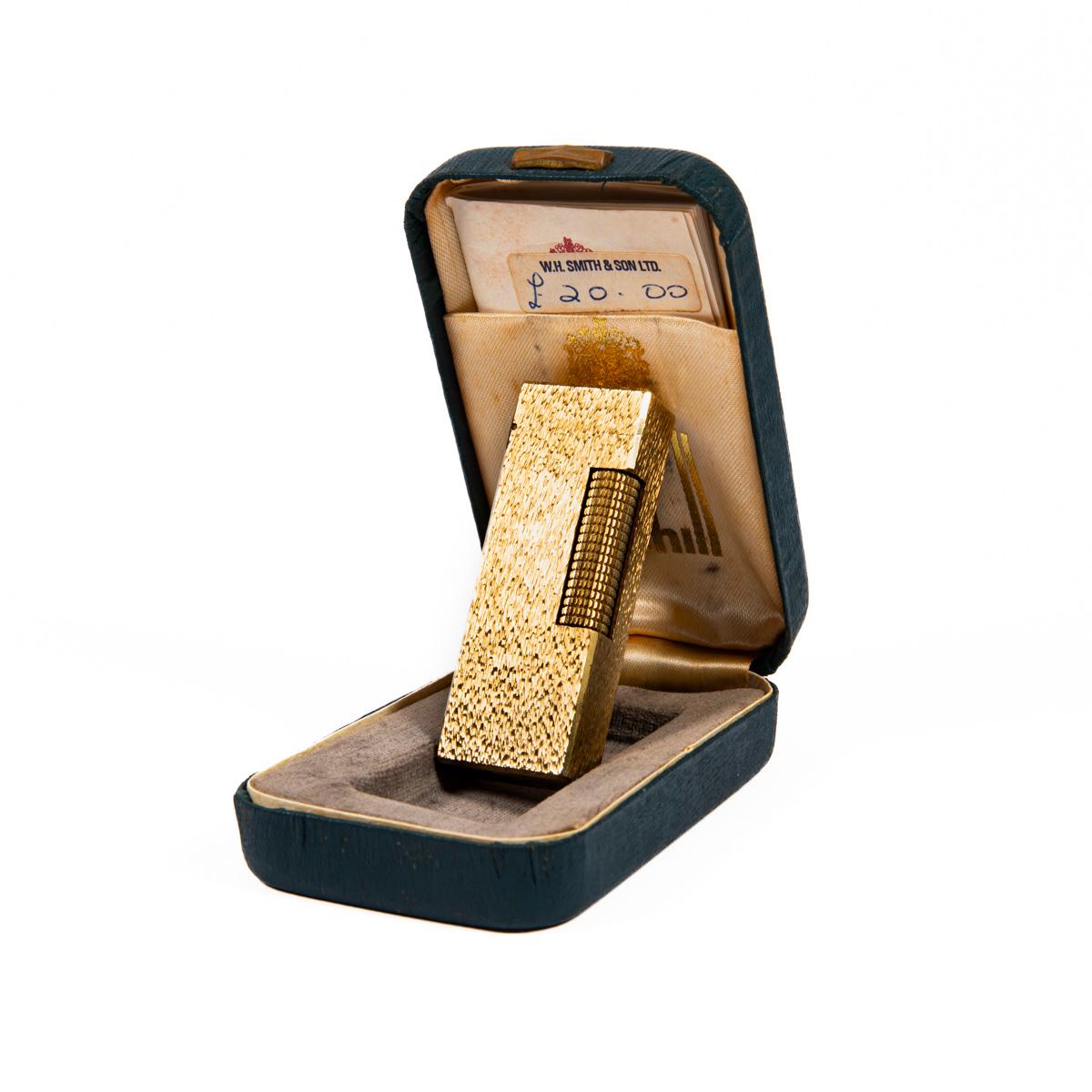 Vintage Dunhill Rollagas lighter Lapiz Lazuli Gold Plated In Box 1980s

The iconic Dunhill name is known for quality, well-made cigarette lighters and other smoking implements. The company’s origin can be traced to Alfred Dunhill opening his first