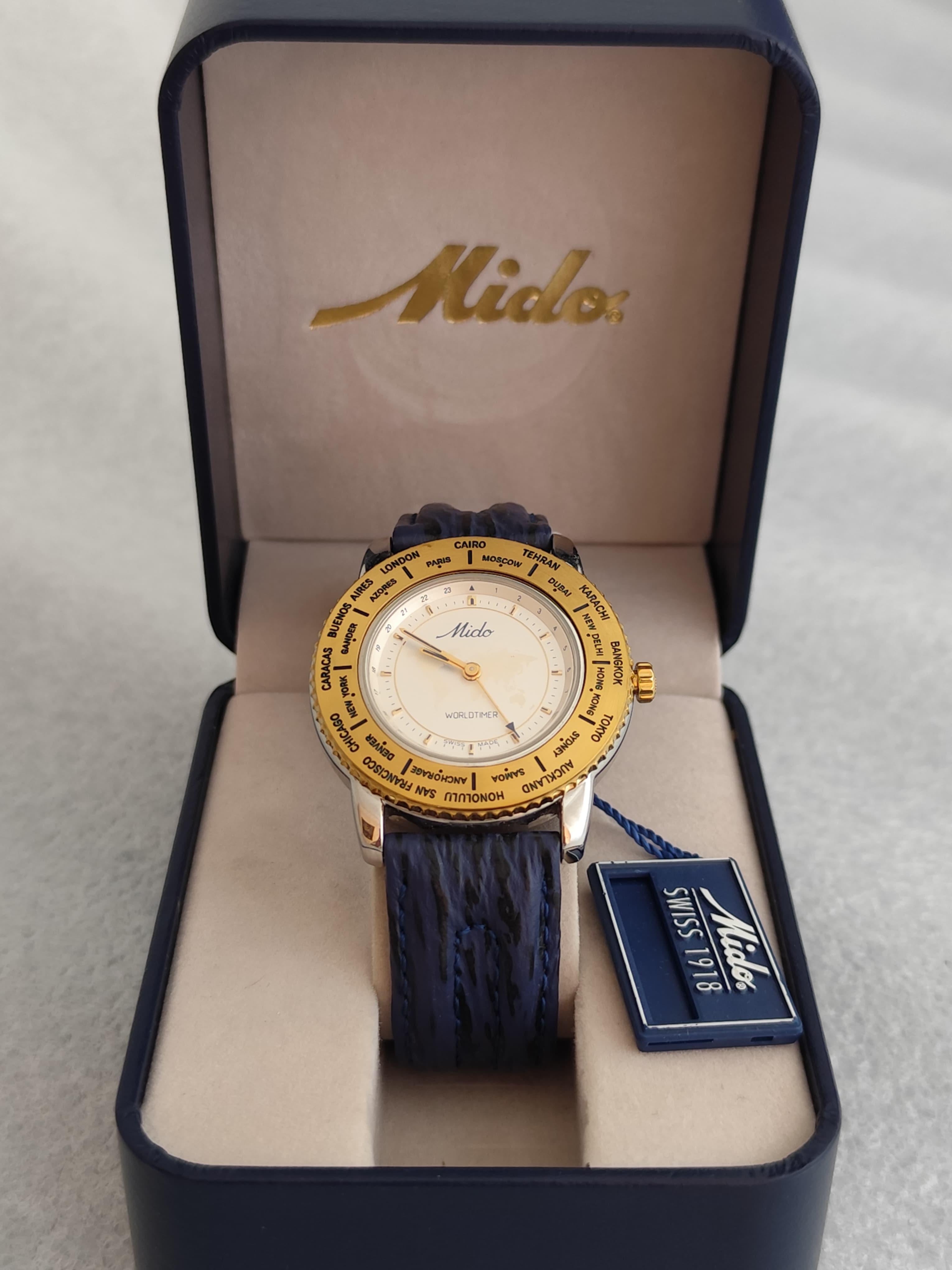 Vintage NOS Mido Worldtimer GMT 5200 Stainless Steel / Gold Plated Boxed Men Wat In Excellent Condition For Sale In Toronto, CA