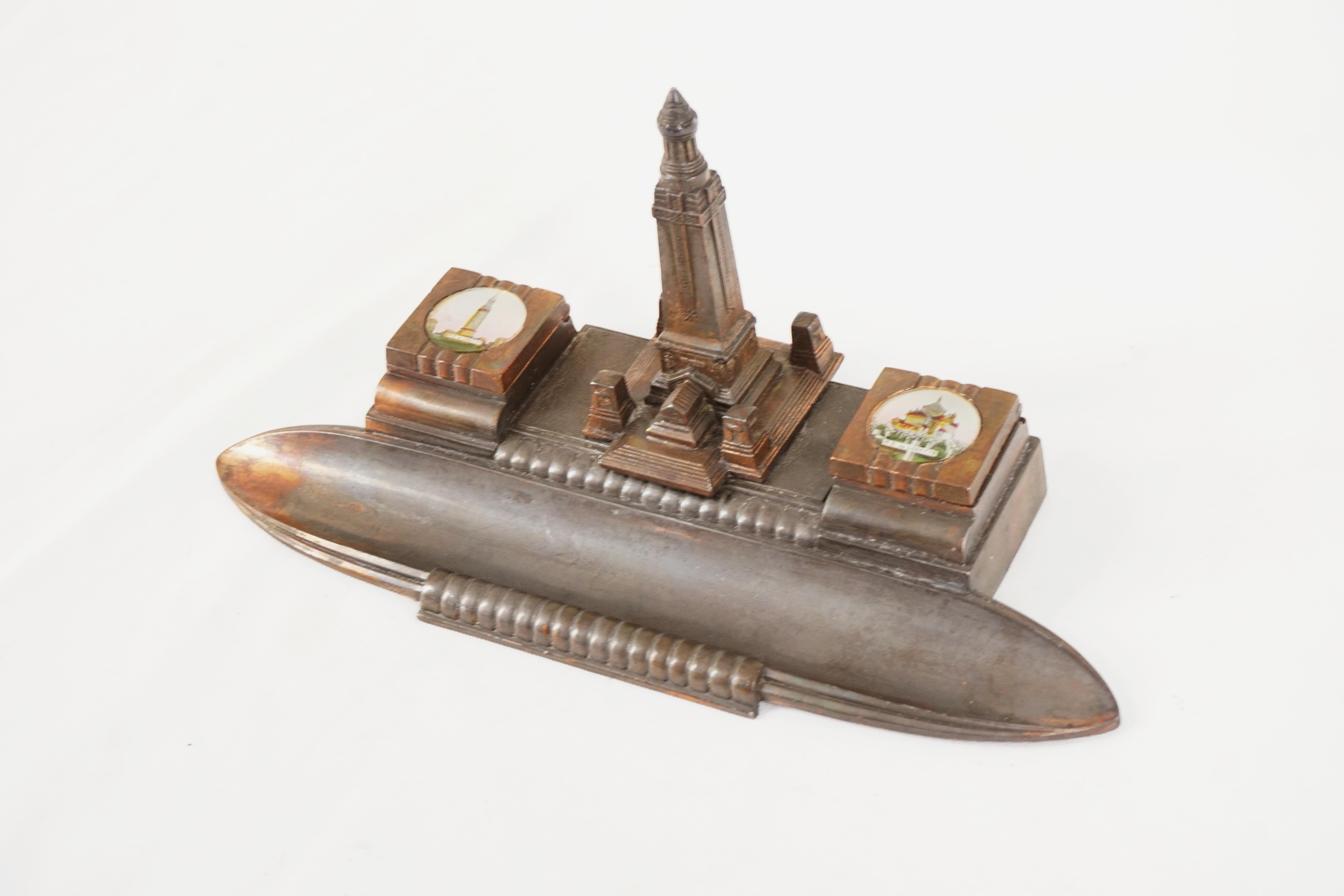 Vintage Notre Dame De Lorette cuivre double encrier, France 1930, H556

France 1930
Cuivre + verre
Monument central 
Paire de couvercles illustrés avec doublure en verre 
Avoir un porte-stylo à l'avant 

H556

Mesures : 10
