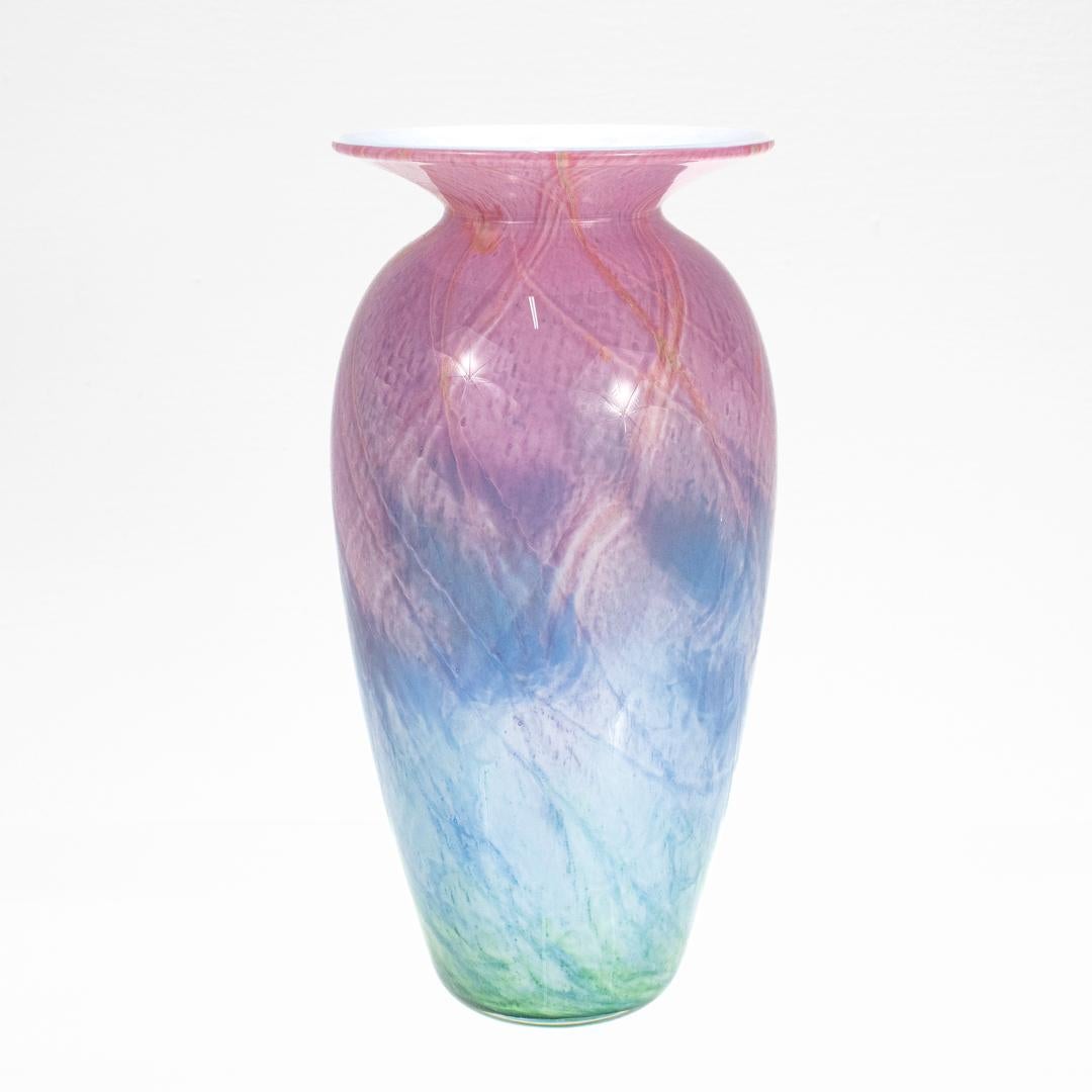 20ième siècle Vase en verre d'art bleu et vert vintage Nourot Glass Studio signé David Lindsay 1989 en vente