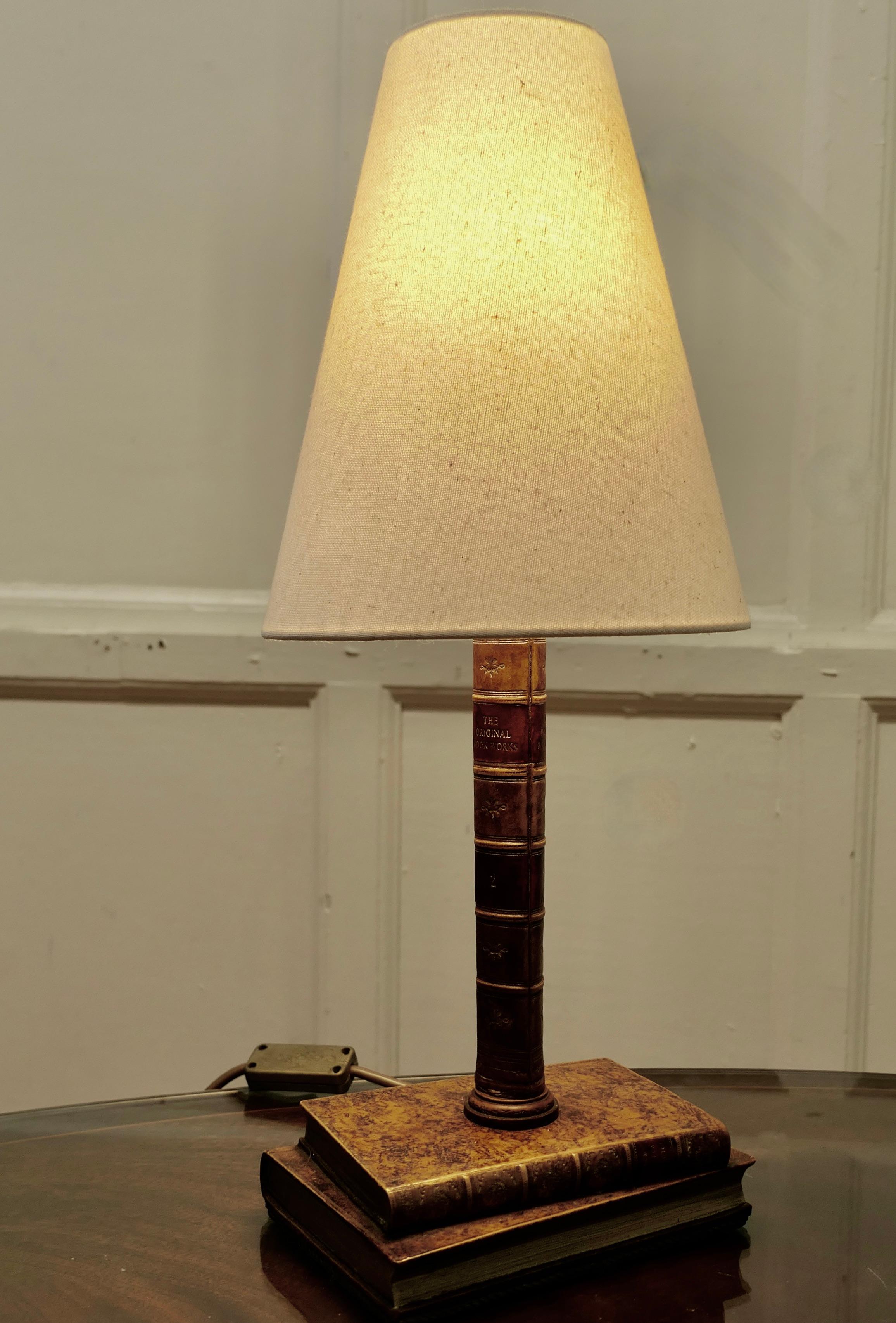 Vintage Novelty Ceramic Trompe-L’oeil Desk Lamp In Good Condition For Sale In Chillerton, Isle of Wight