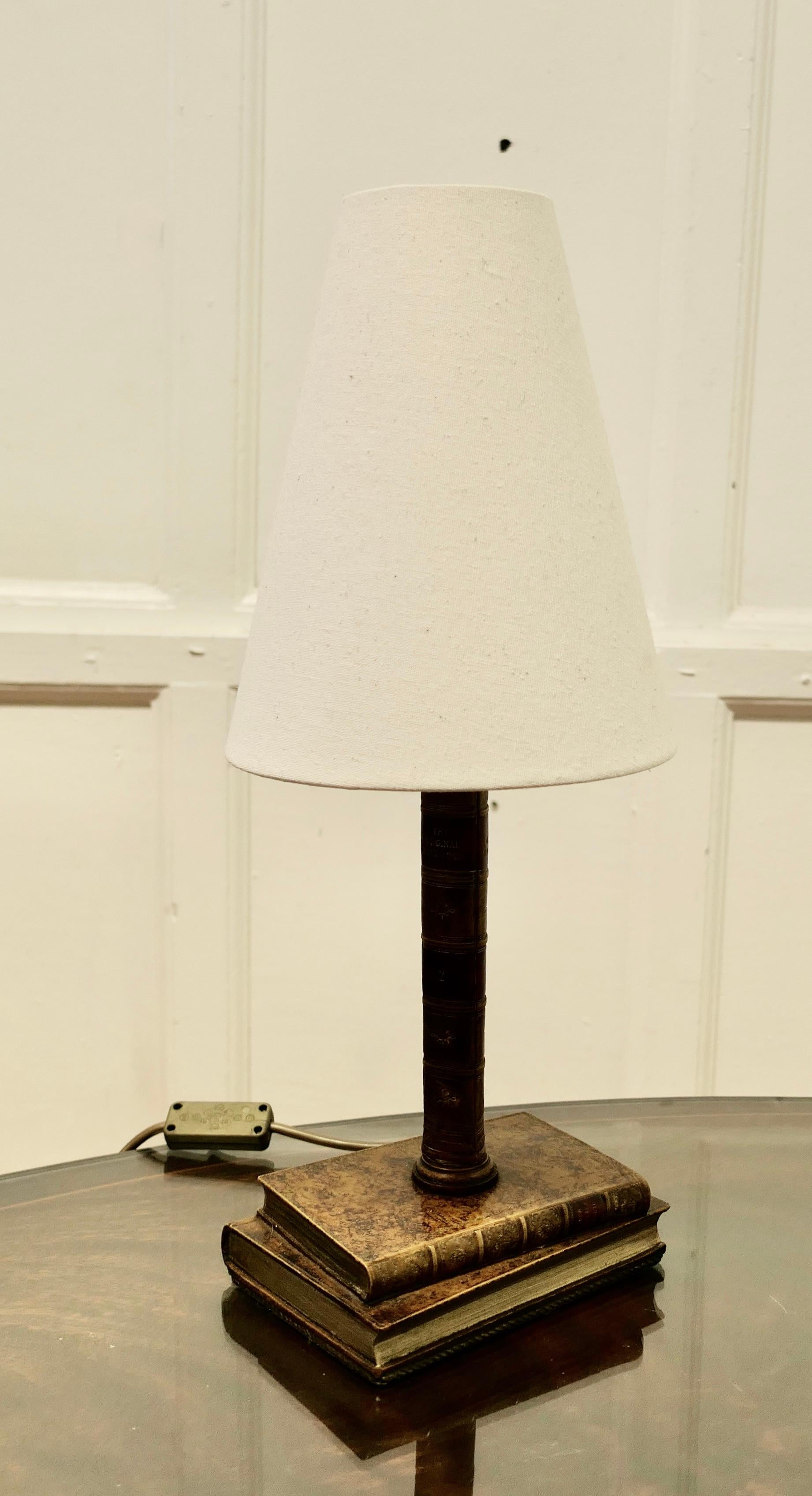 Schreibtischlampe aus Keramik im Trompe-Loeil-Stil, Neuheit im Angebot 2