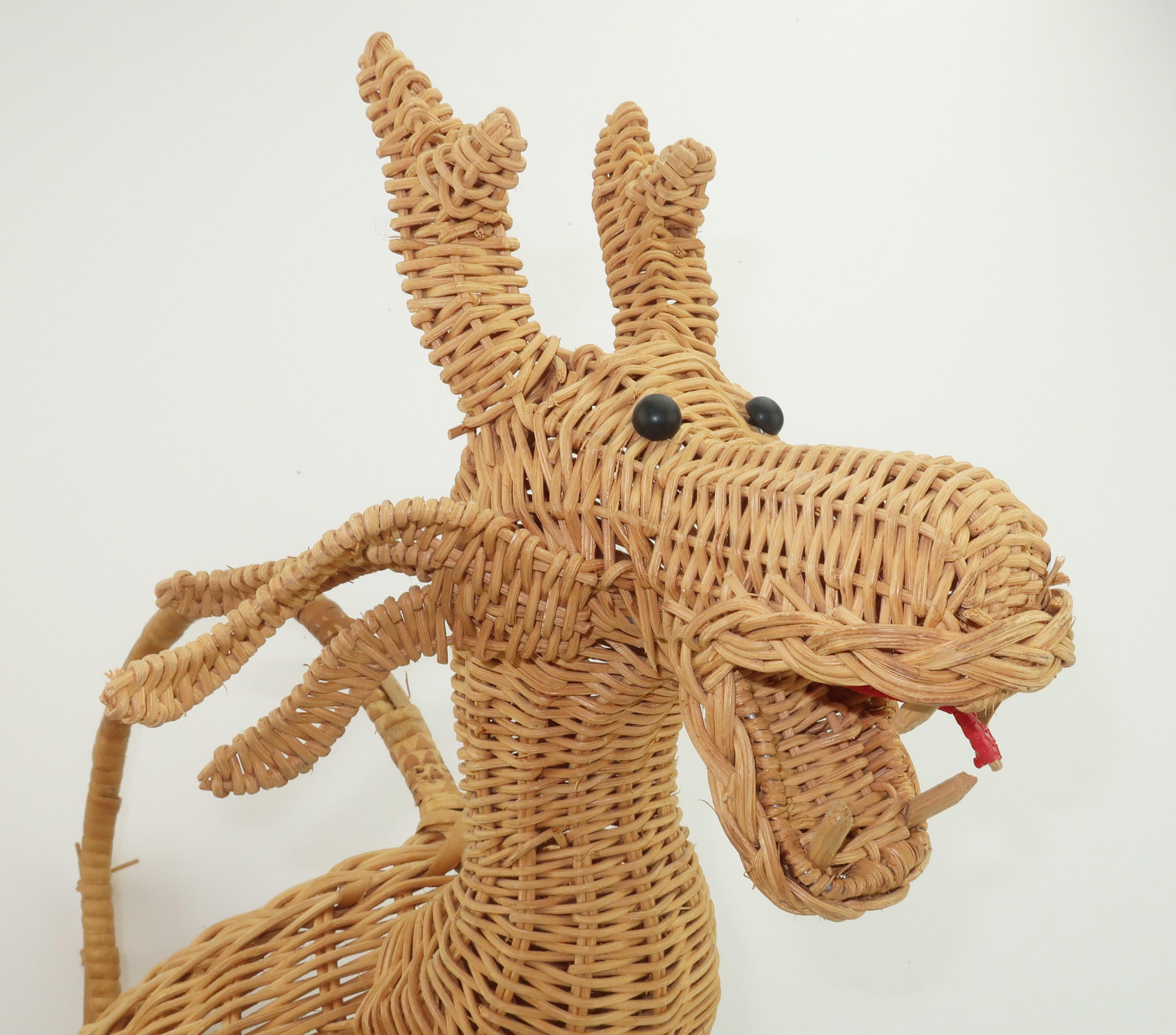 Vintage Novelty Wicker Dragon Basket Tote Handbag In Good Condition In Atlanta, GA