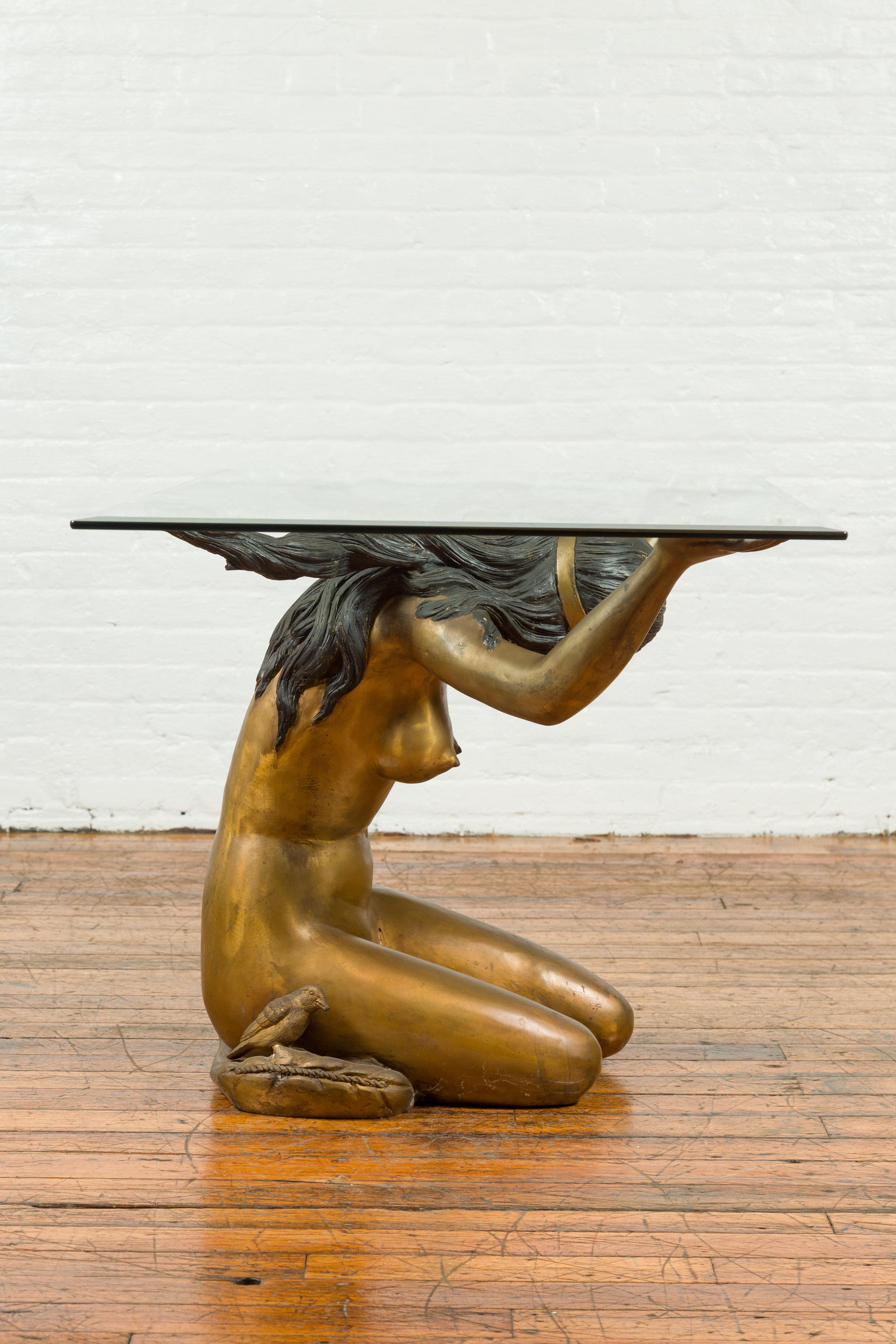 Table basse vintage en bronze coulé à la cire perdue Femme nue avec patine d'or en vente 1