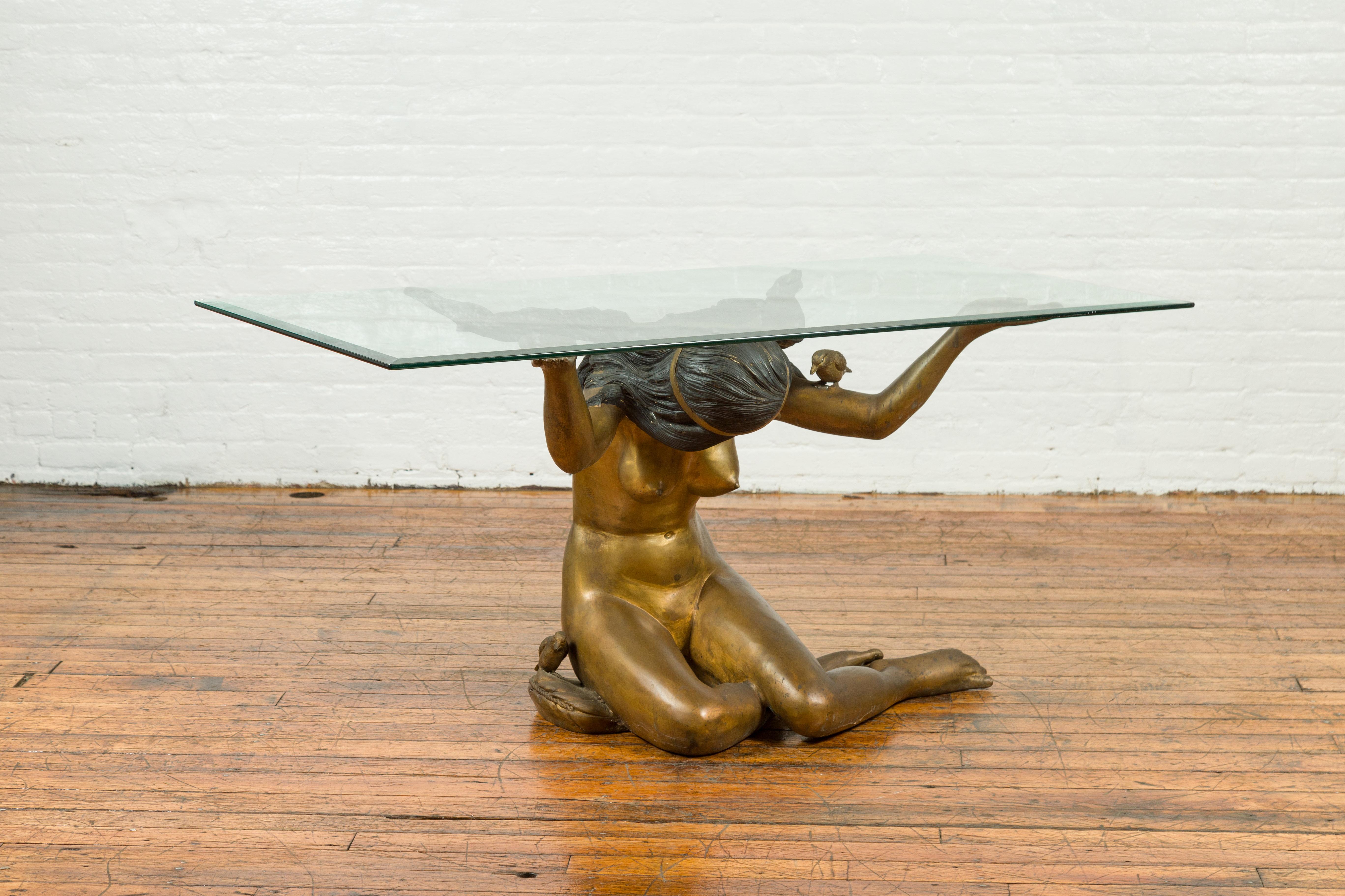 Moulage Table basse vintage en bronze coulé à la cire perdue Femme nue avec patine d'or en vente