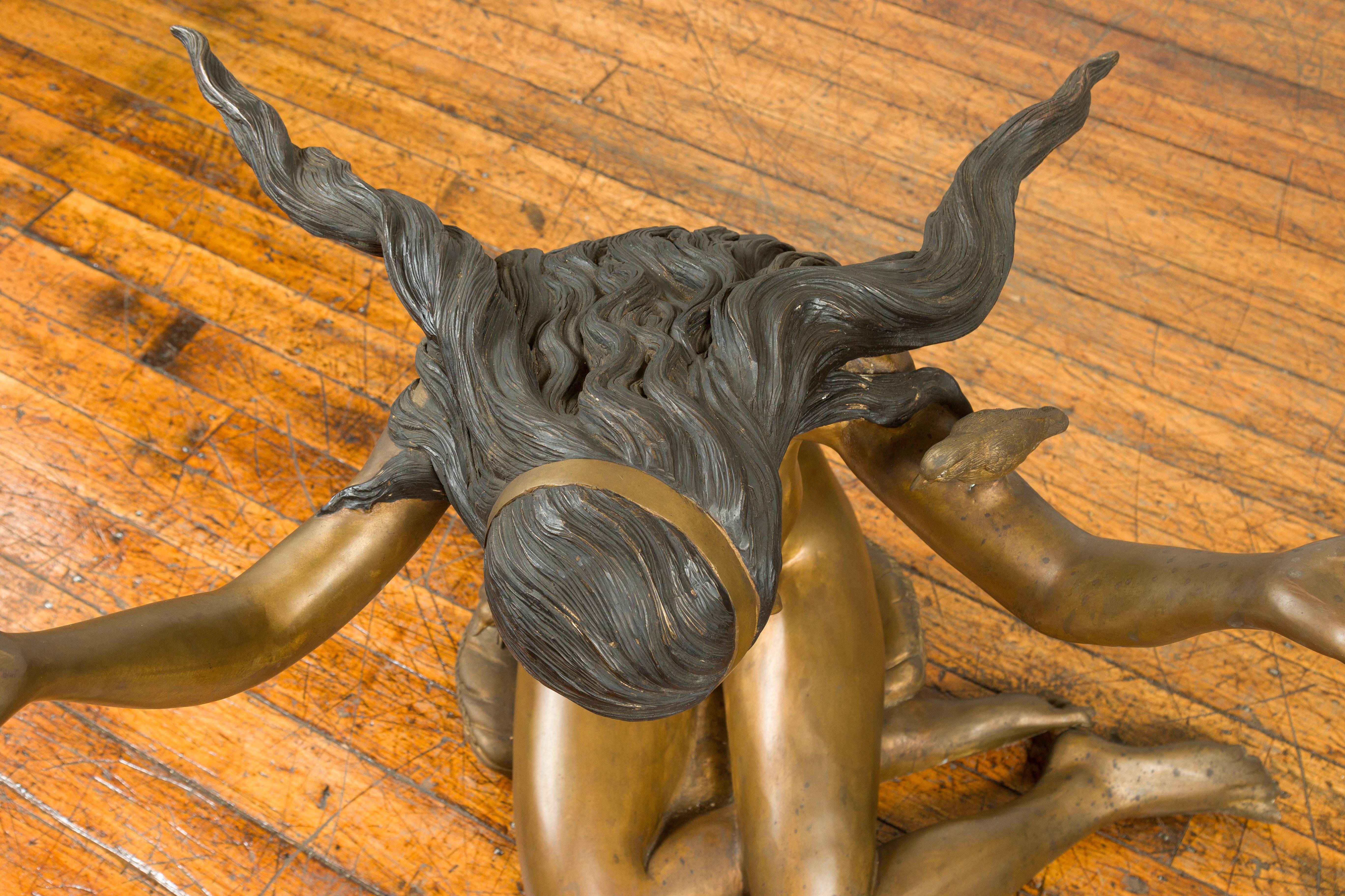 Bronze Table basse vintage en bronze coulé à la cire perdue Femme nue avec patine d'or en vente
