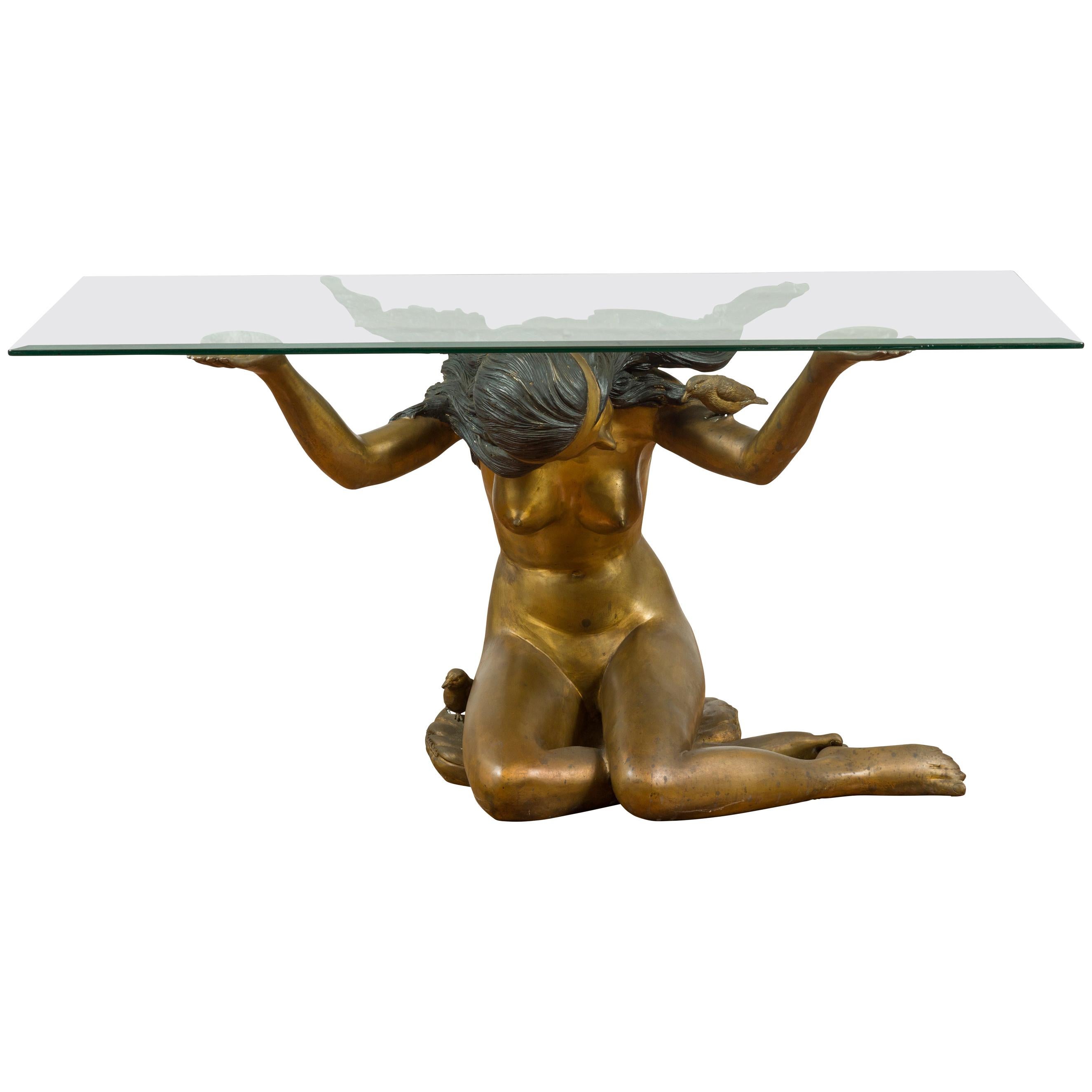Table basse vintage en bronze coulé à la cire perdue Femme nue avec patine d'or