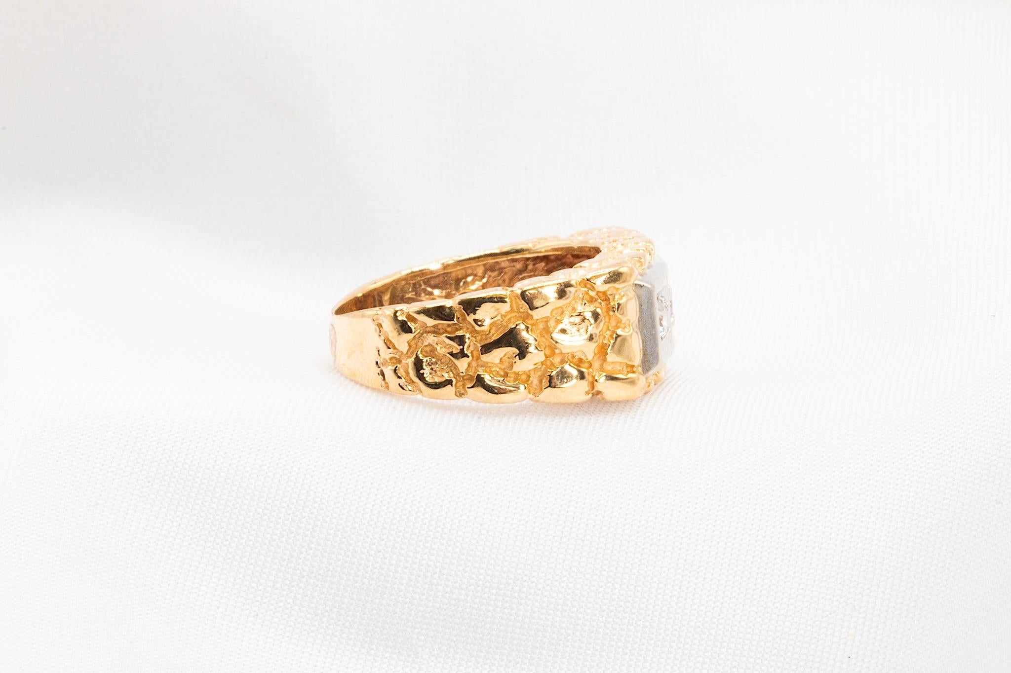 Retro Vintage Nugget-Style 3-Stone Diamond Band in 14K Gold For Sale