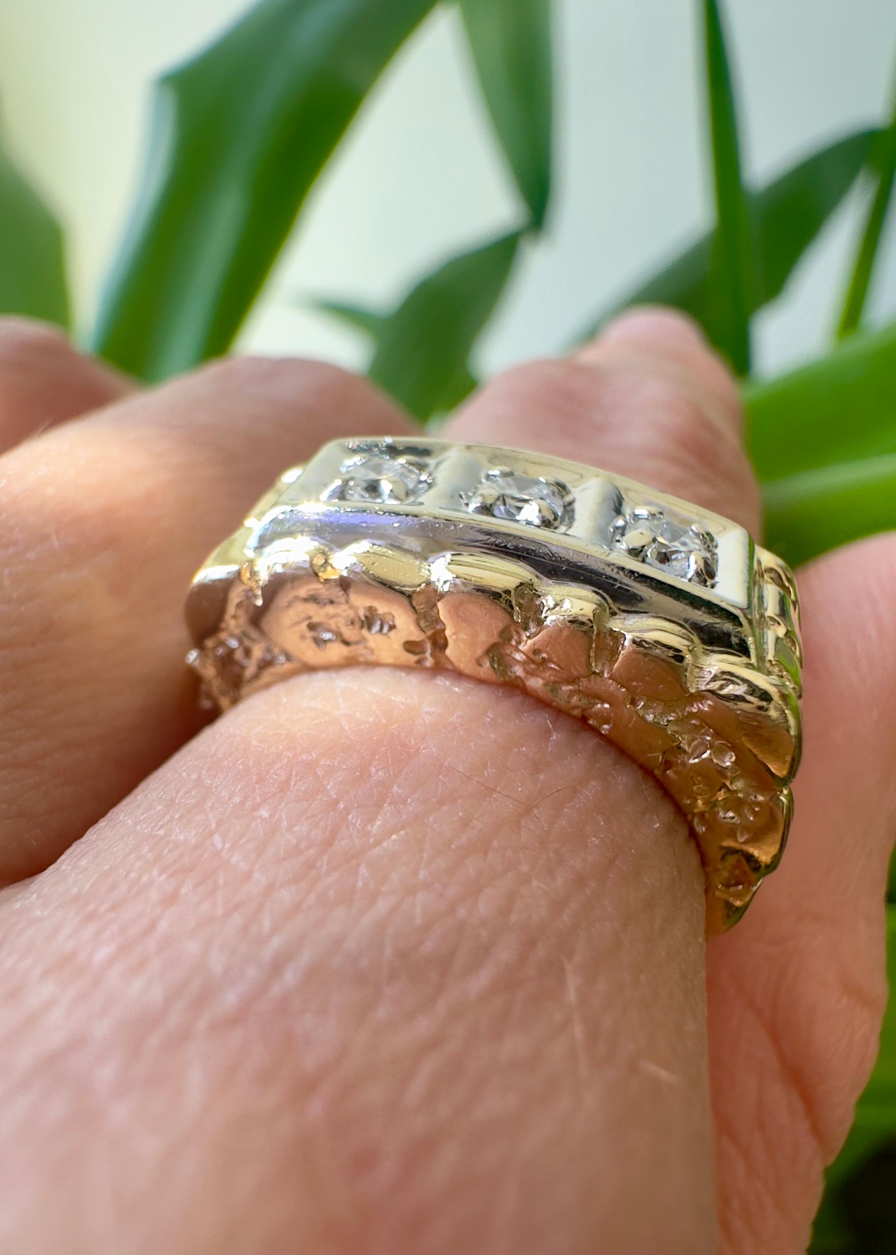 Men's Vintage Nugget-Style 3-Stone Diamond Band in 14K Gold For Sale