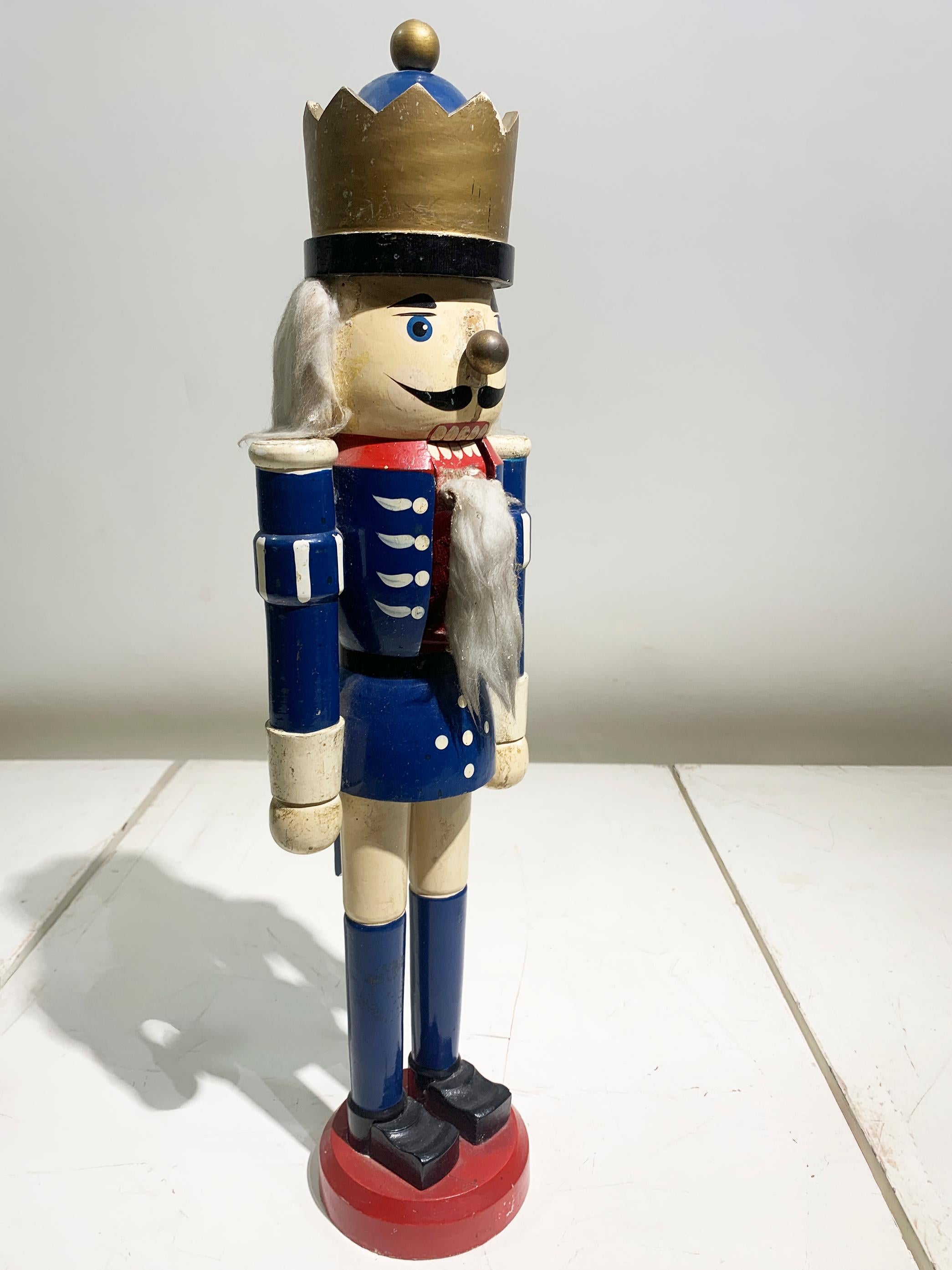 Figura di Re Schiaccianoci d'epoca in Wood, Erzgebirge, Germania, Circa anni '70 In condizioni buone in vendita a Beirut, LB