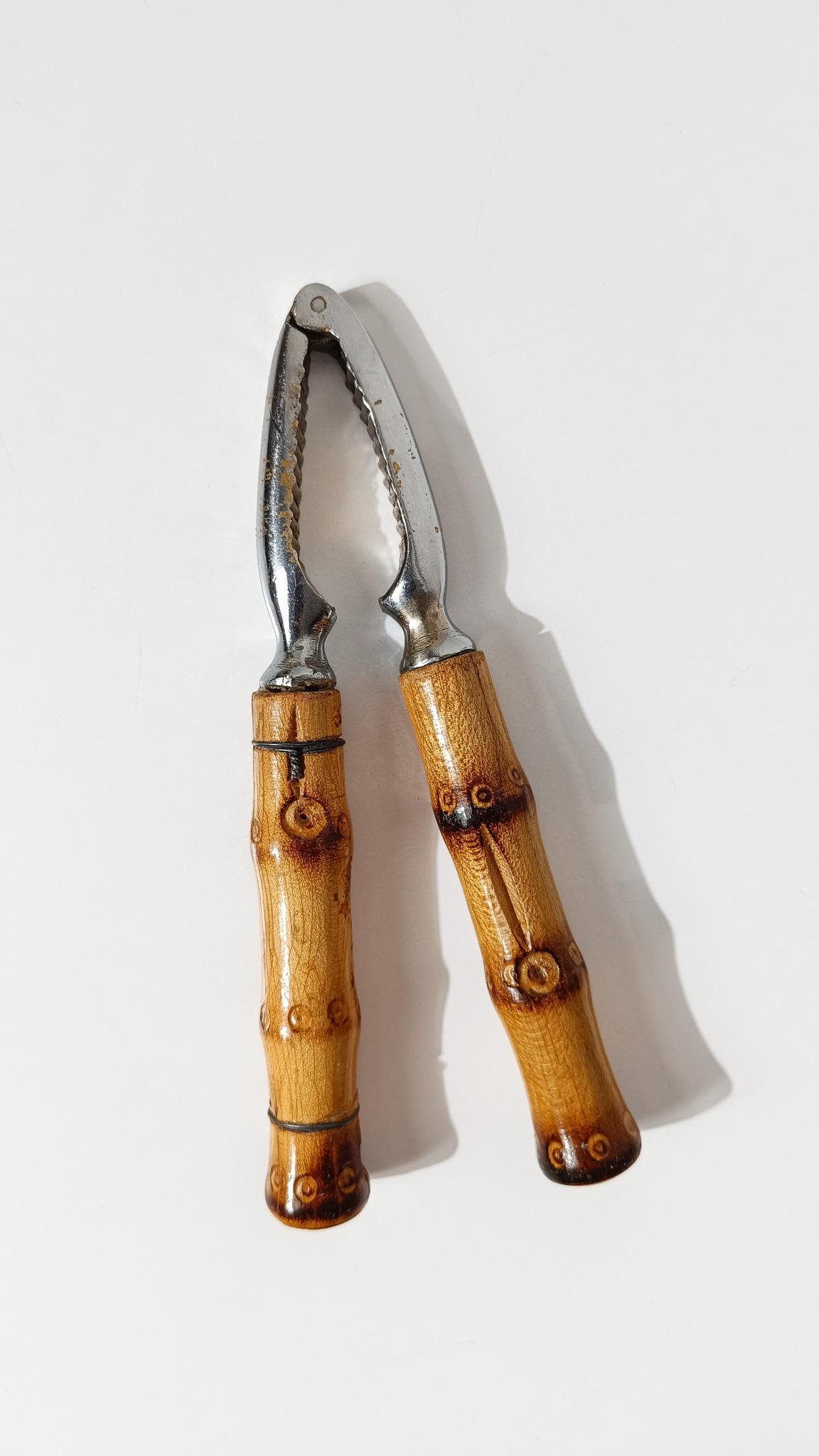 Casse-noisettes vintage avec poignées en bambou, deux pièces disponibles, Italie, années 60 en vente 4