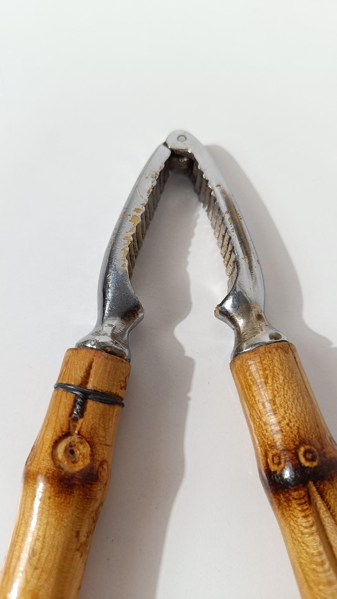 Casse-noisettes vintage avec poignées en bambou, deux pièces disponibles, Italie, années 60 en vente 5