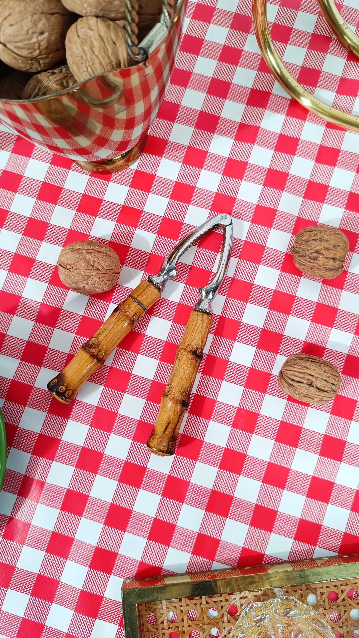 italien Casse-noisettes vintage avec poignées en bambou, deux pièces disponibles, Italie, années 60 en vente