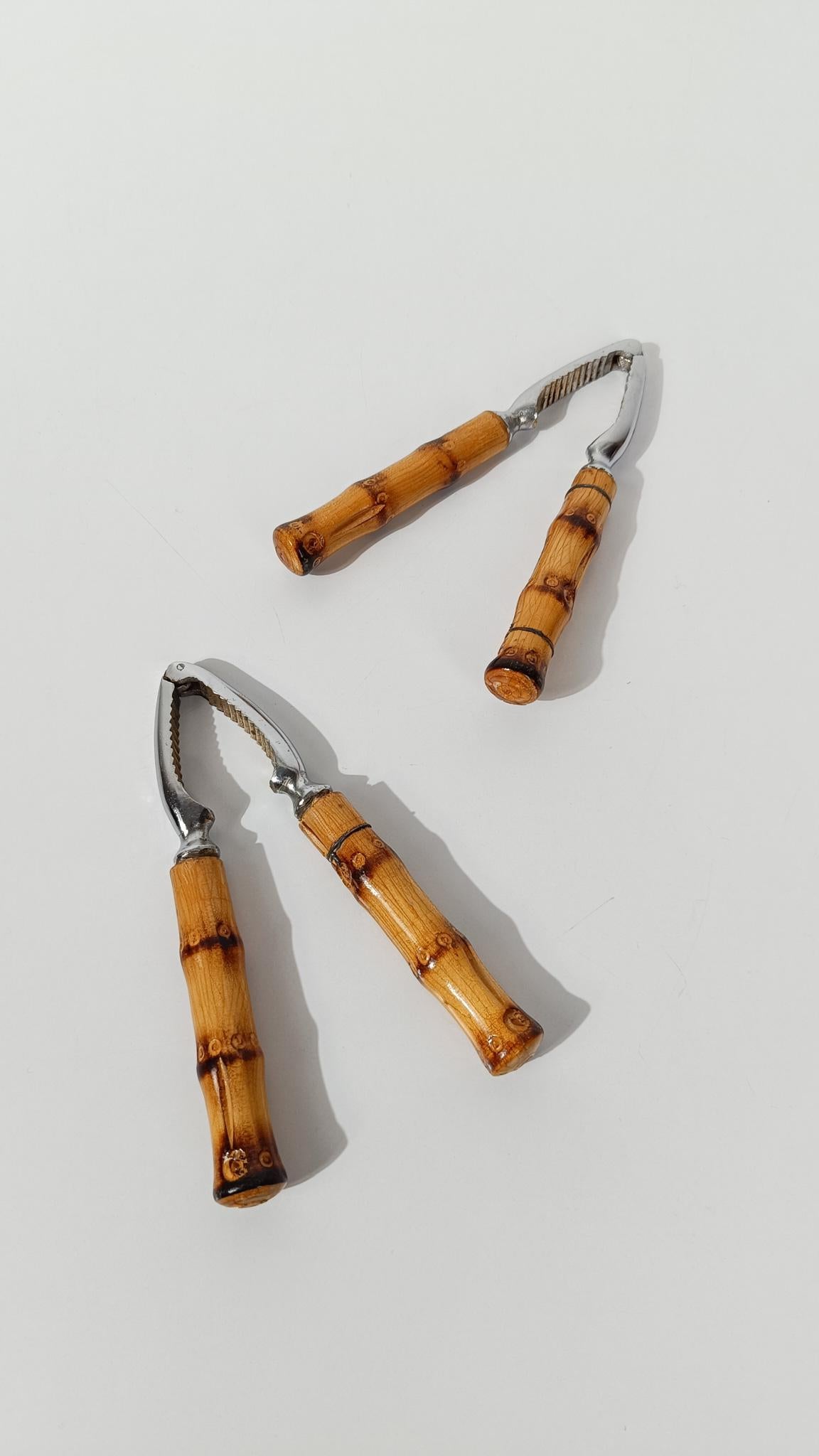 Casse-noisettes vintage avec poignées en bambou, deux pièces disponibles, Italie, années 60 Bon état - En vente à Roma, IT