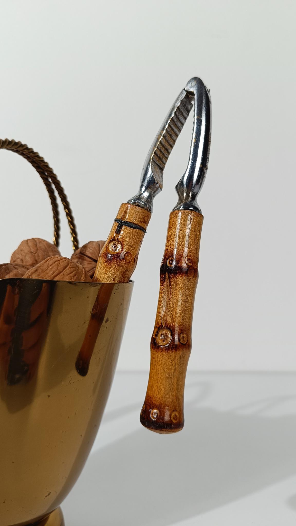 Casse-noisettes vintage avec poignées en bambou, deux pièces disponibles, Italie, années 60 en vente 1