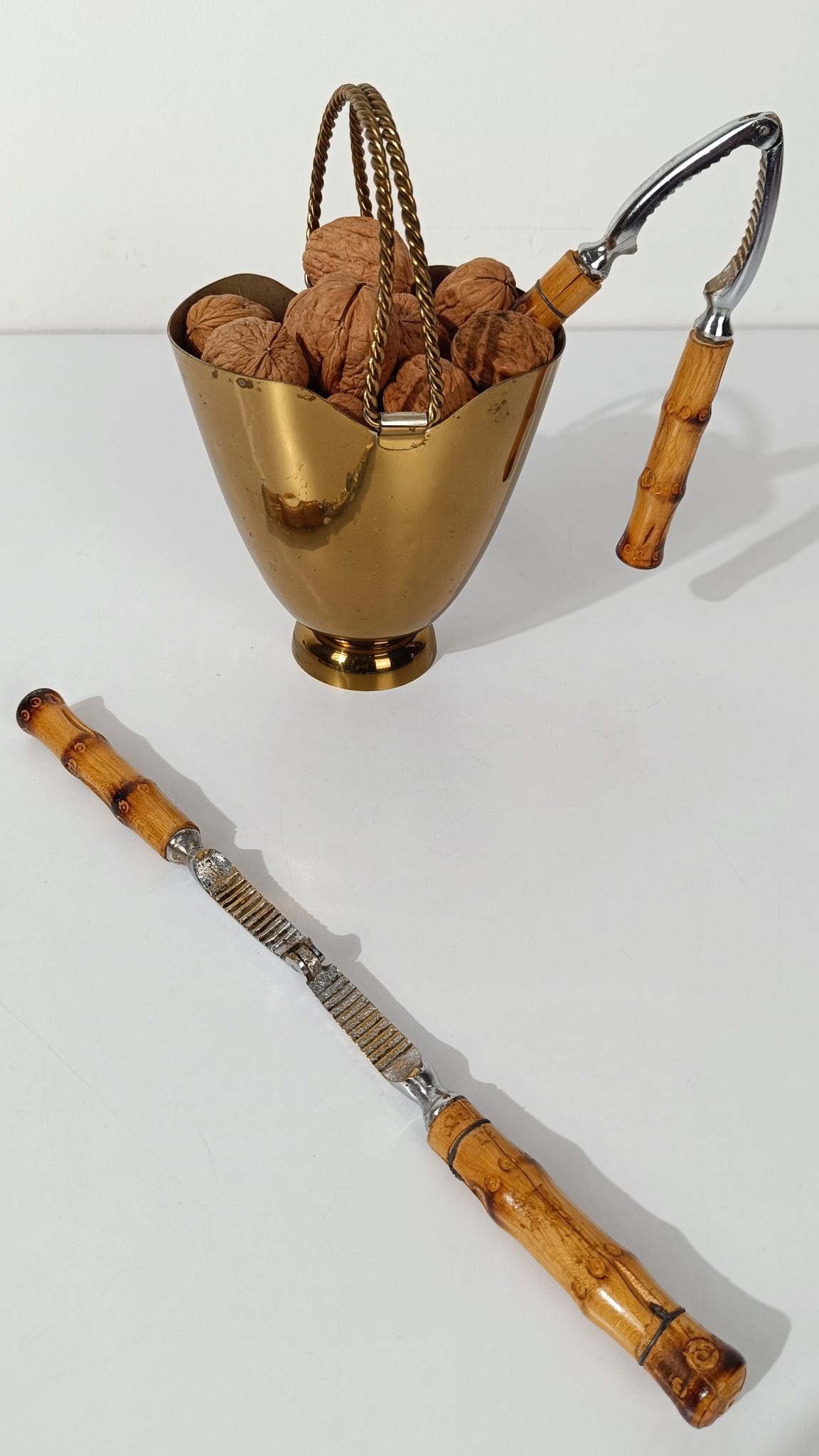 Casse-noisettes vintage avec poignées en bambou, deux pièces disponibles, Italie, années 60 en vente 2