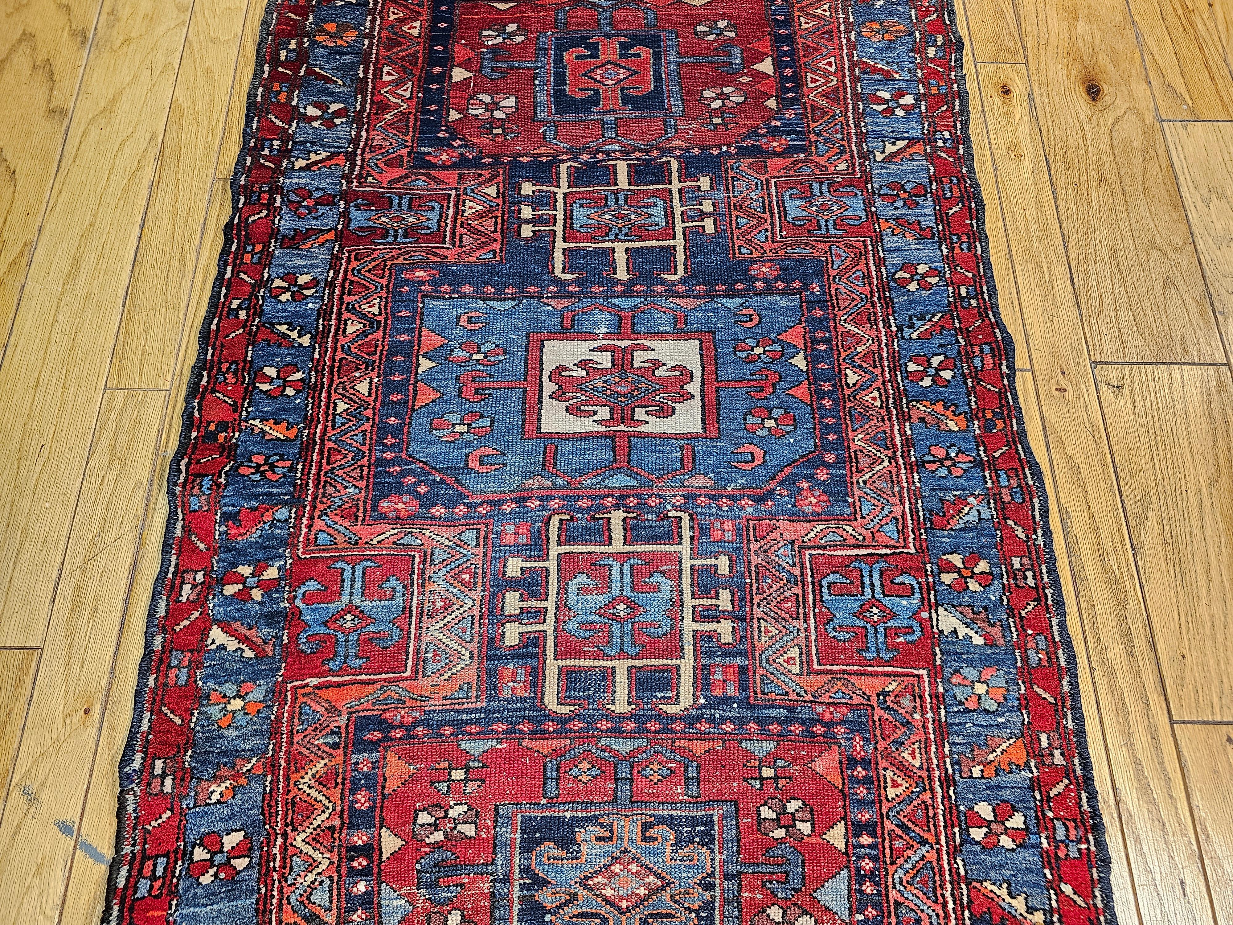 Persischer Vintage NW Breiter Vintage-Läufer in geometrischem Medaillon-Muster, Vintage im Zustand „Gut“ im Angebot in Barrington, IL