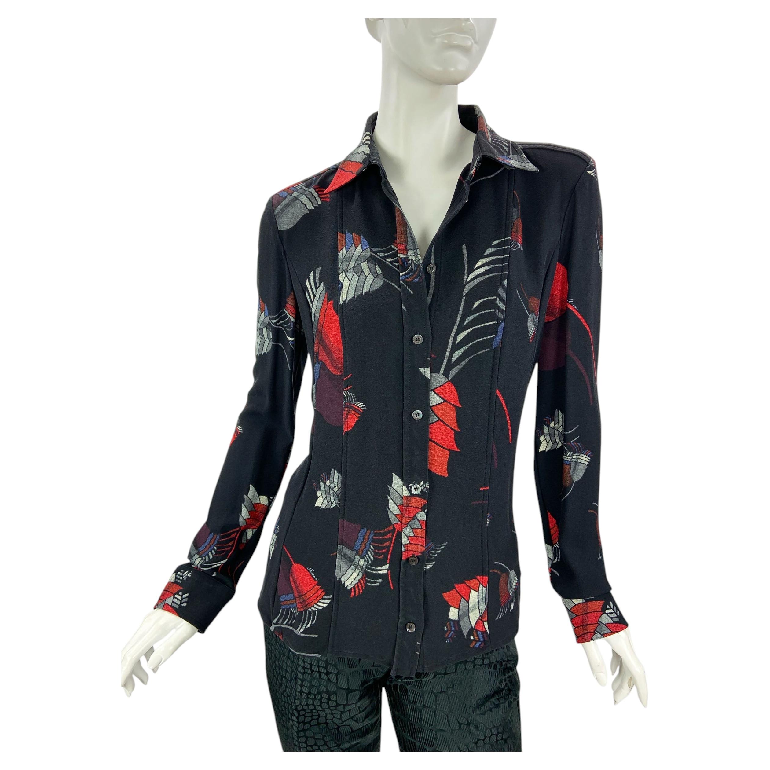 Camisa vintage de Gucci de la colección Otoño-Invierno 2007, con botones y estampado, de crepé de seda italiano, talla 44