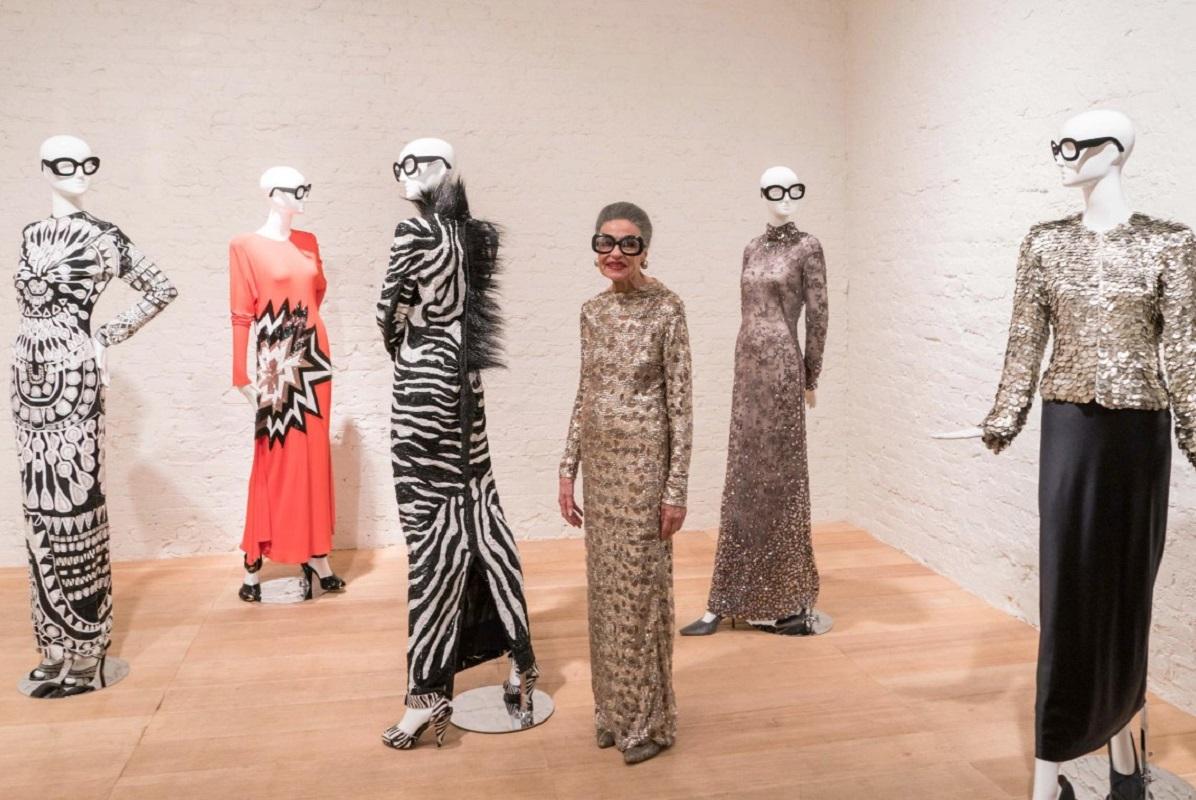 Tom Ford - Robe en dentelle grise fumée et perles de cristal, miroir brossé, état neuf, 000 $, taille IT 42 en vente 8