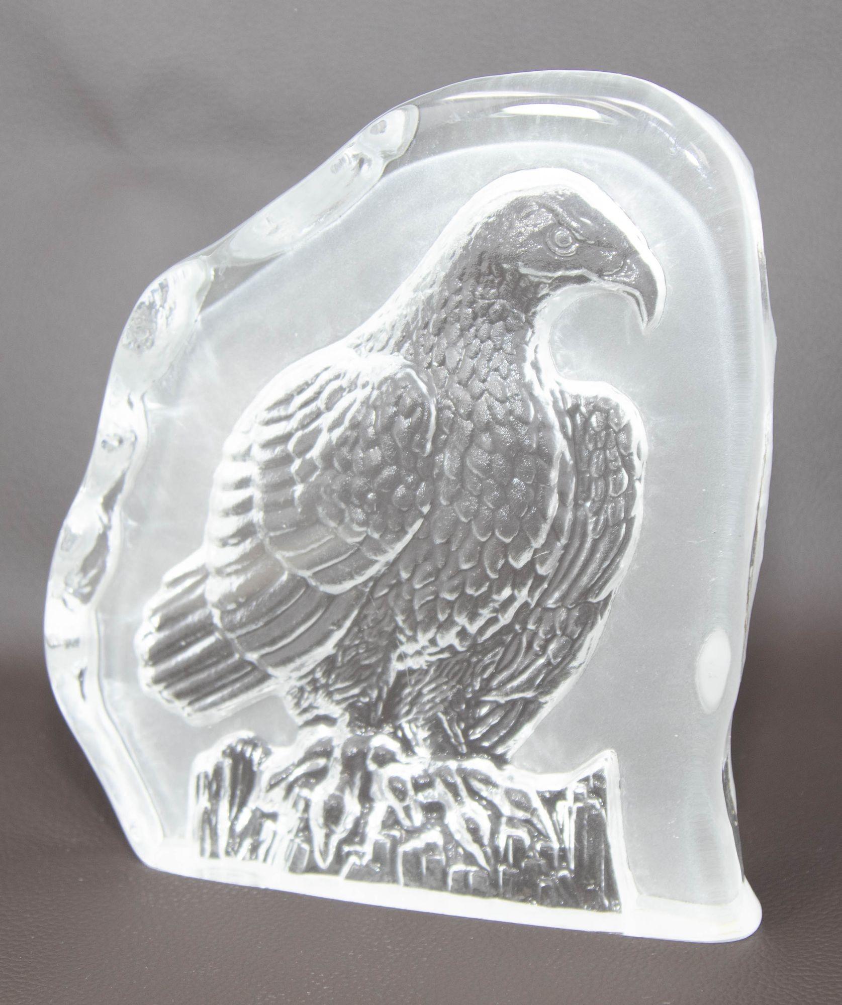 Nybro Pologne grand presse-papier d'art en cristal d'aigle gravé en vente 3