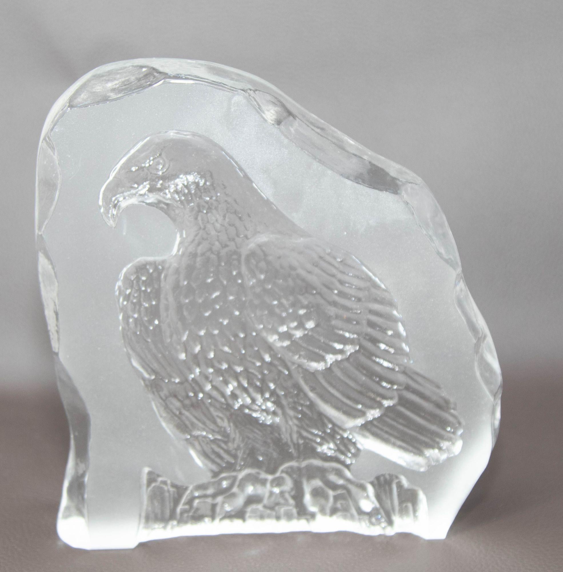 20ième siècle Nybro Pologne grand presse-papier d'art en cristal d'aigle gravé en vente