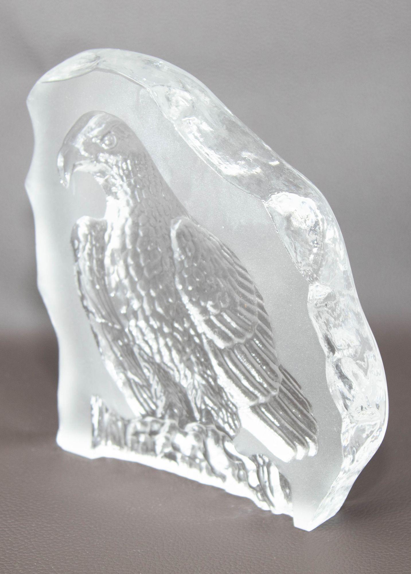 Cristal Nybro Pologne grand presse-papier d'art en cristal d'aigle gravé en vente