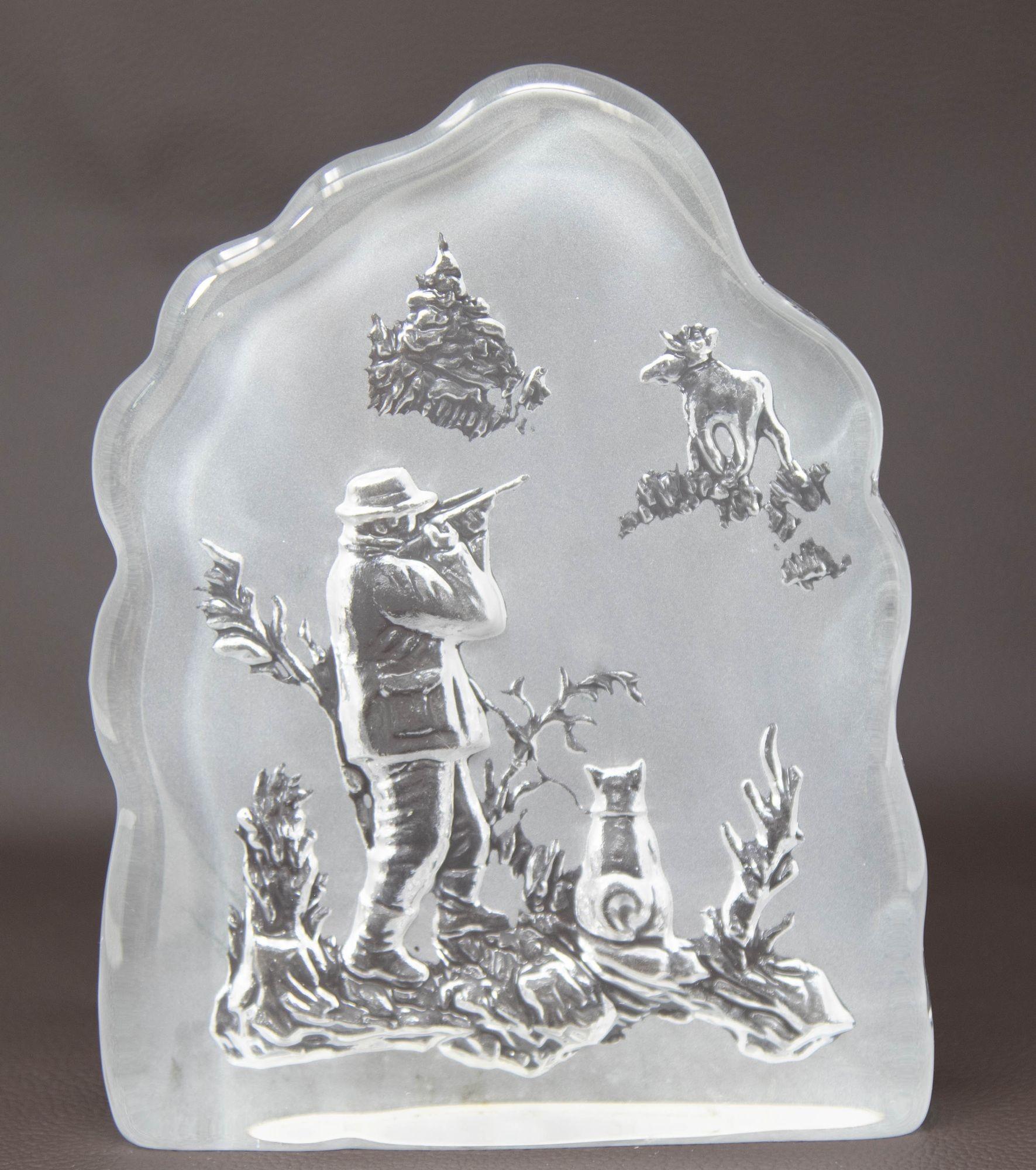 Grand presse-papiers d'art en cristal Nybro Suède Hunter and Moose en vente 2