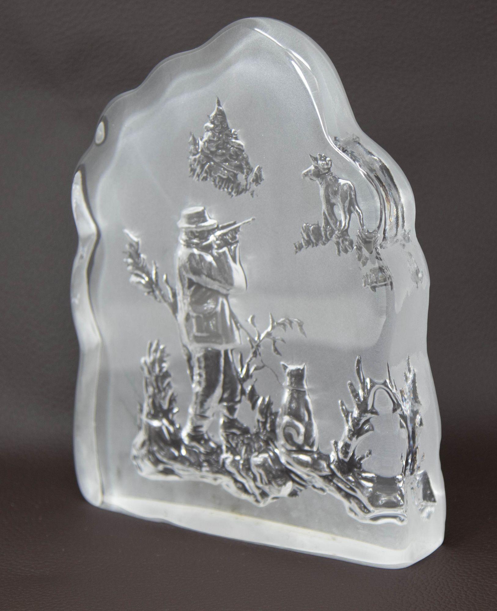 Suédois Grand presse-papiers d'art en cristal Nybro Suède Hunter and Moose en vente