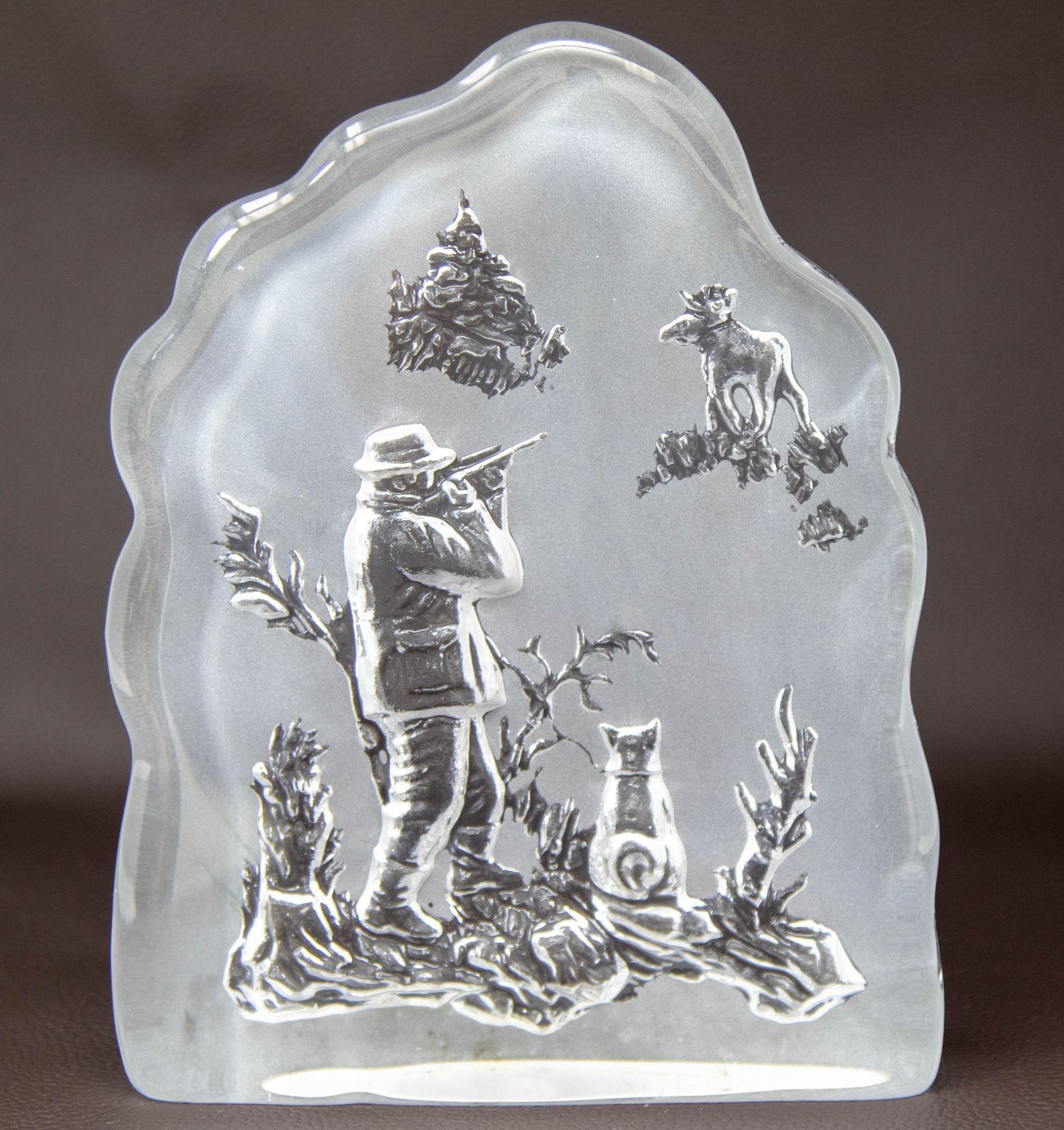 Grand presse-papiers d'art en cristal Nybro Suède Hunter and Moose en vente 1
