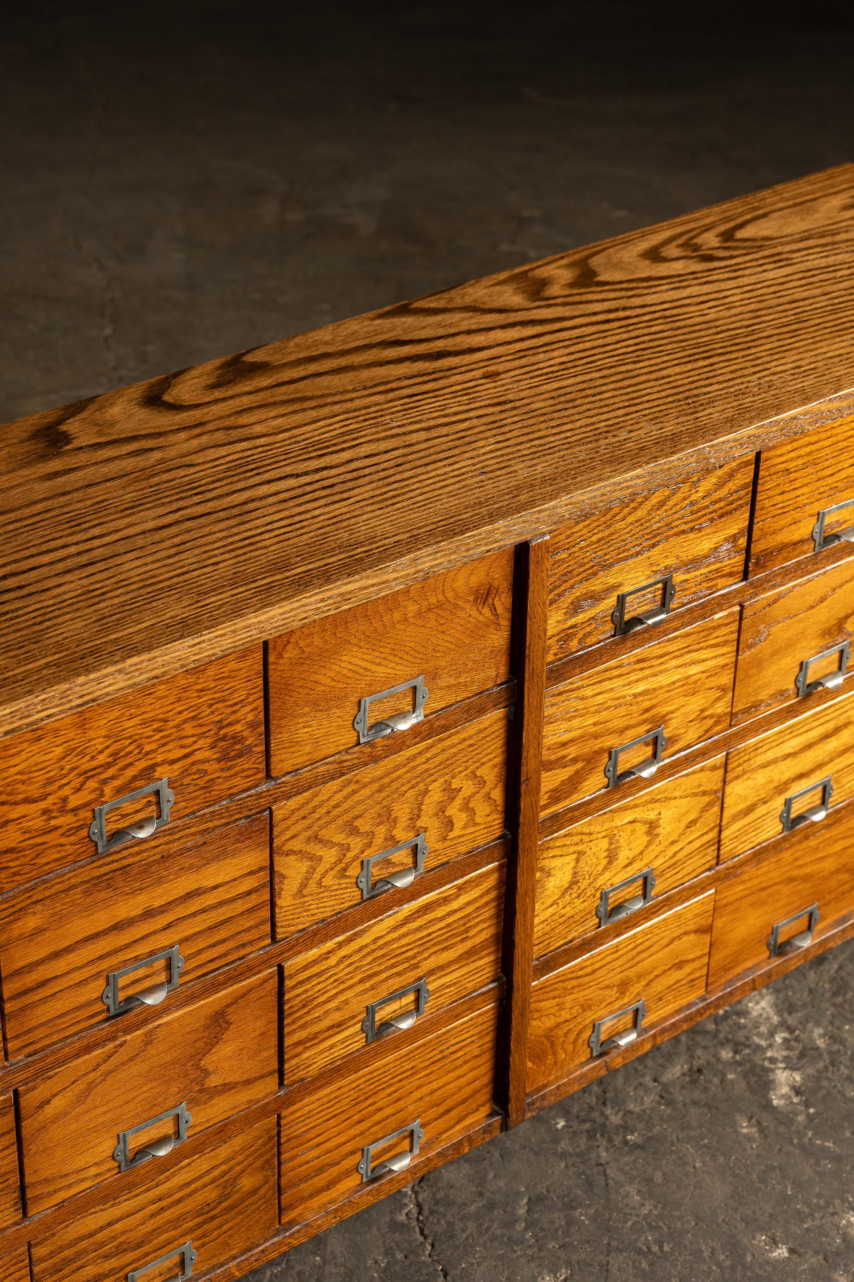 Apothicaire 24 tiroirs en Oak Vintage en vente 3