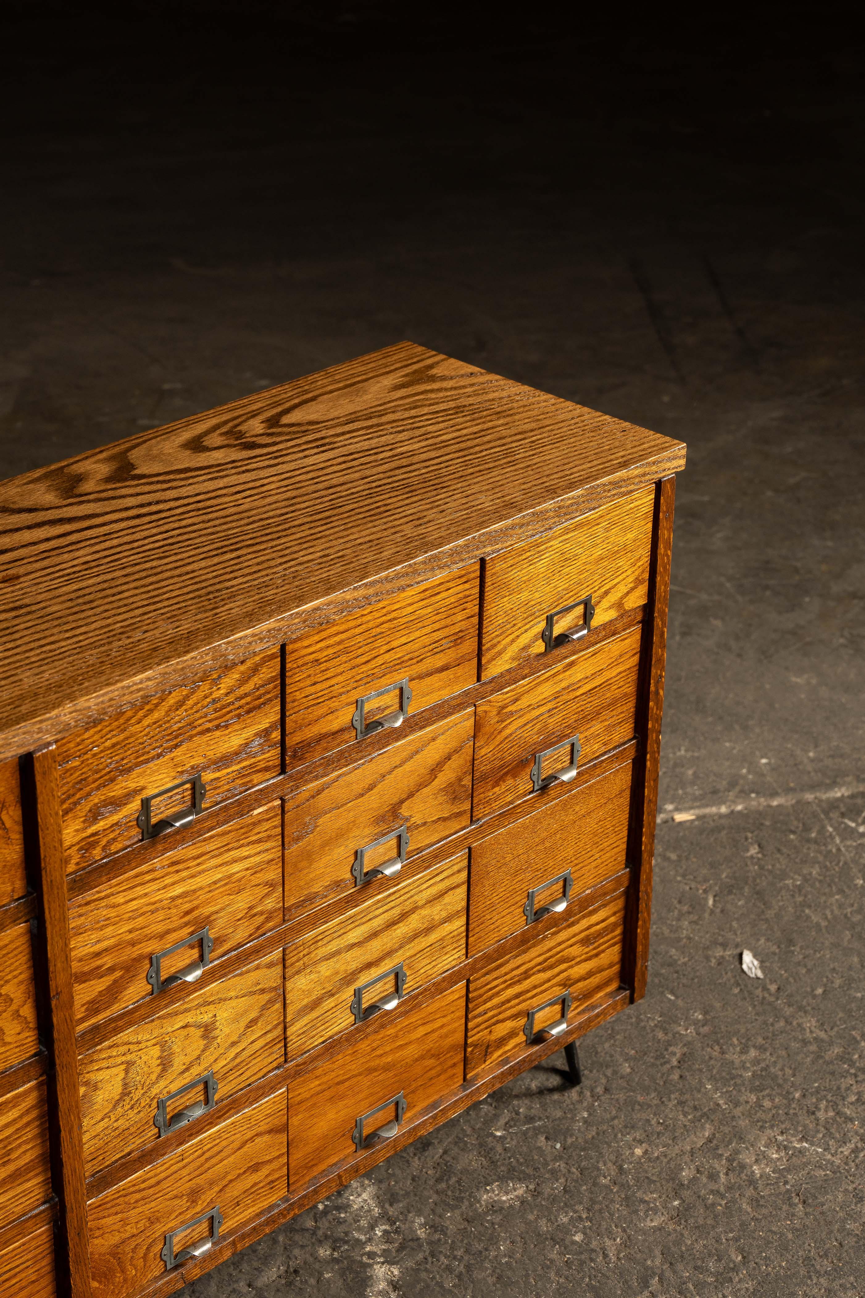 Apothicaire 24 tiroirs en Oak Vintage en vente 2