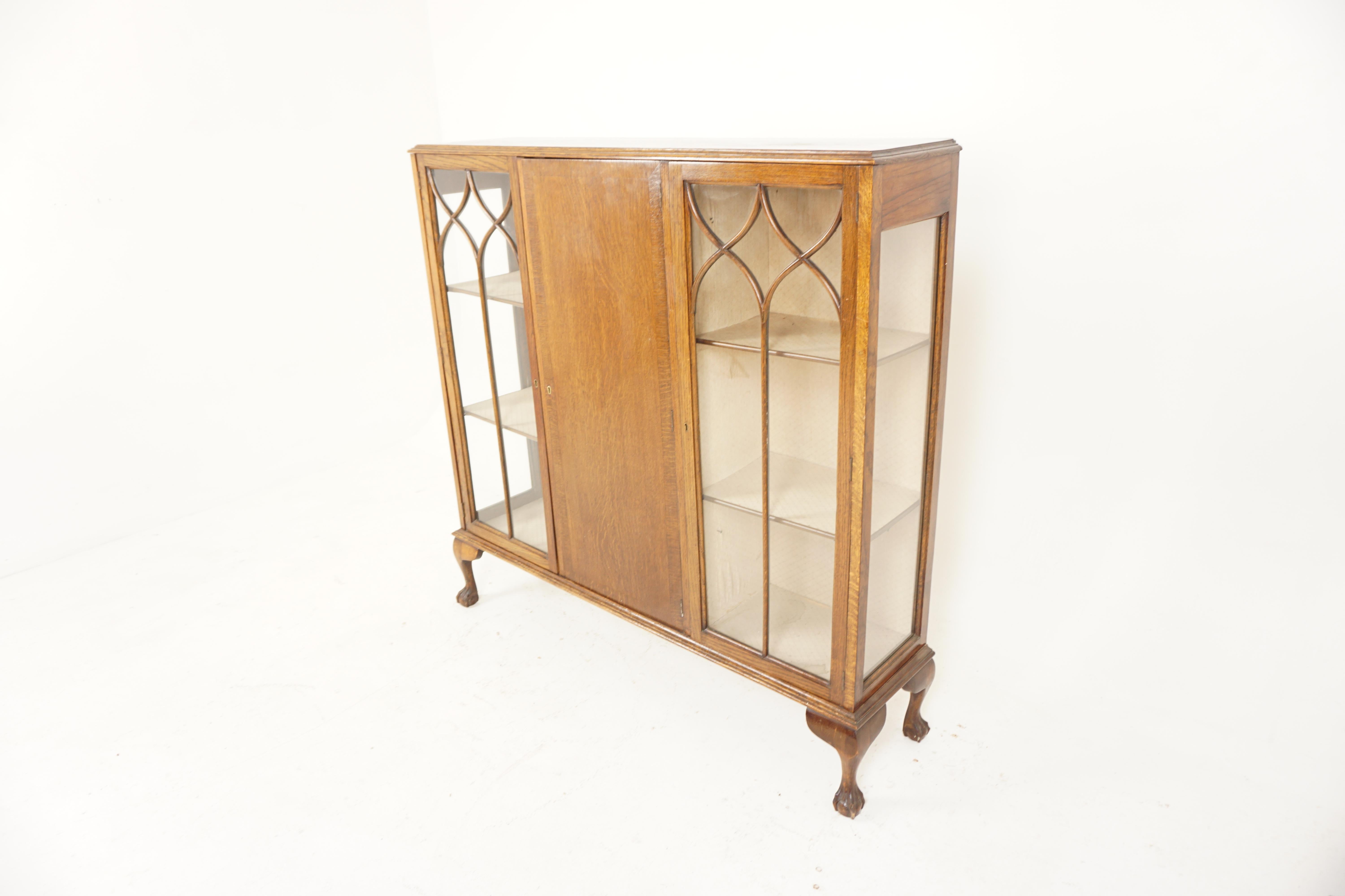 Vintage oak 3 door display cabinet, china cabinet, bookcase, Scotland 1920, H896

Scotland 1920
Solid Oak
Original Finish
Rectangular moulded top with a central oak door that opens to reveal a pair of adjustable shelves
Flank by pair of