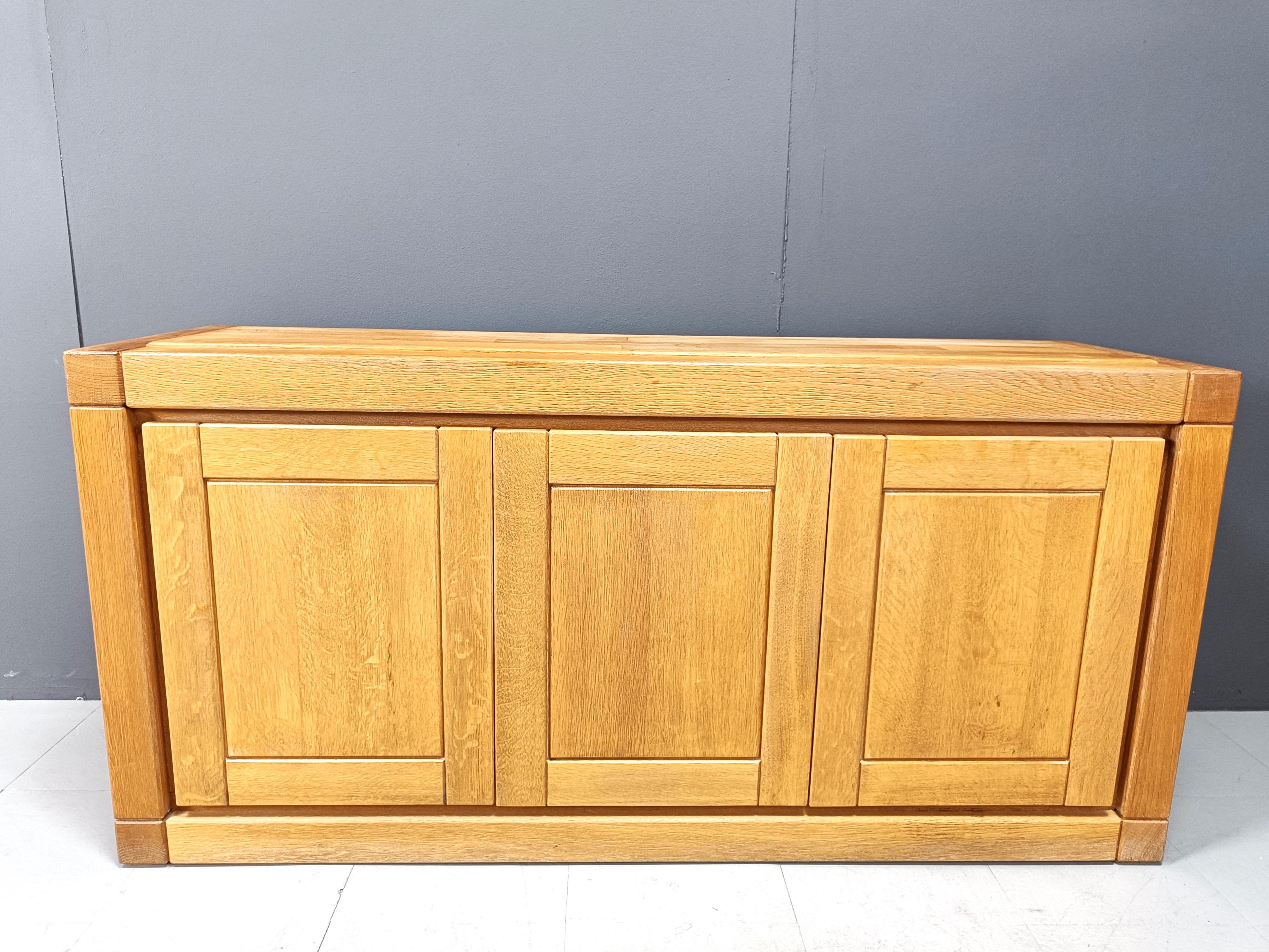 Aparador vintage de roble de 3 puertas, años 70 Belga