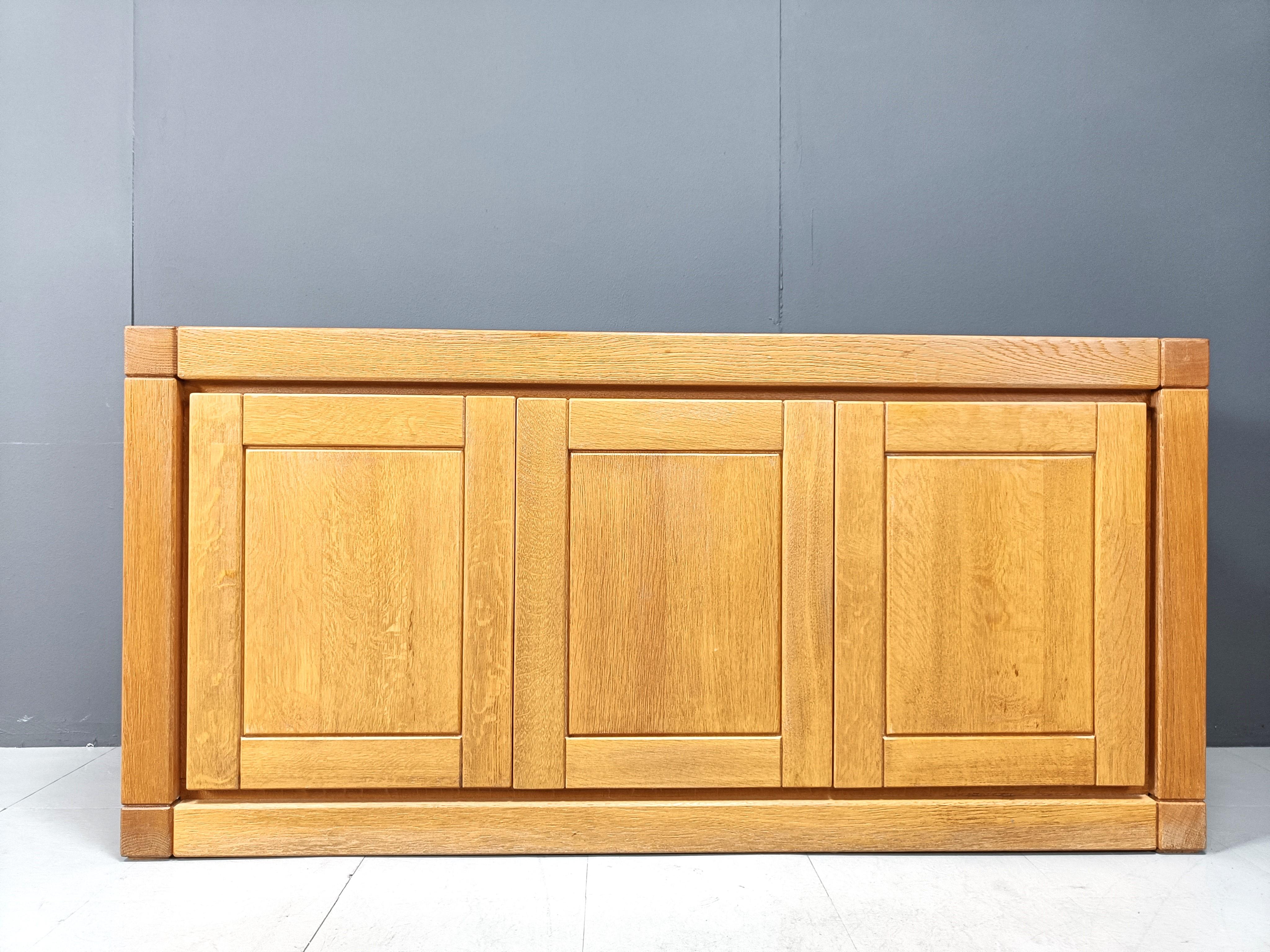 Aparador vintage de roble de 3 puertas, años 70 en Bueno Estado en Leuven, Vlaams Gewest