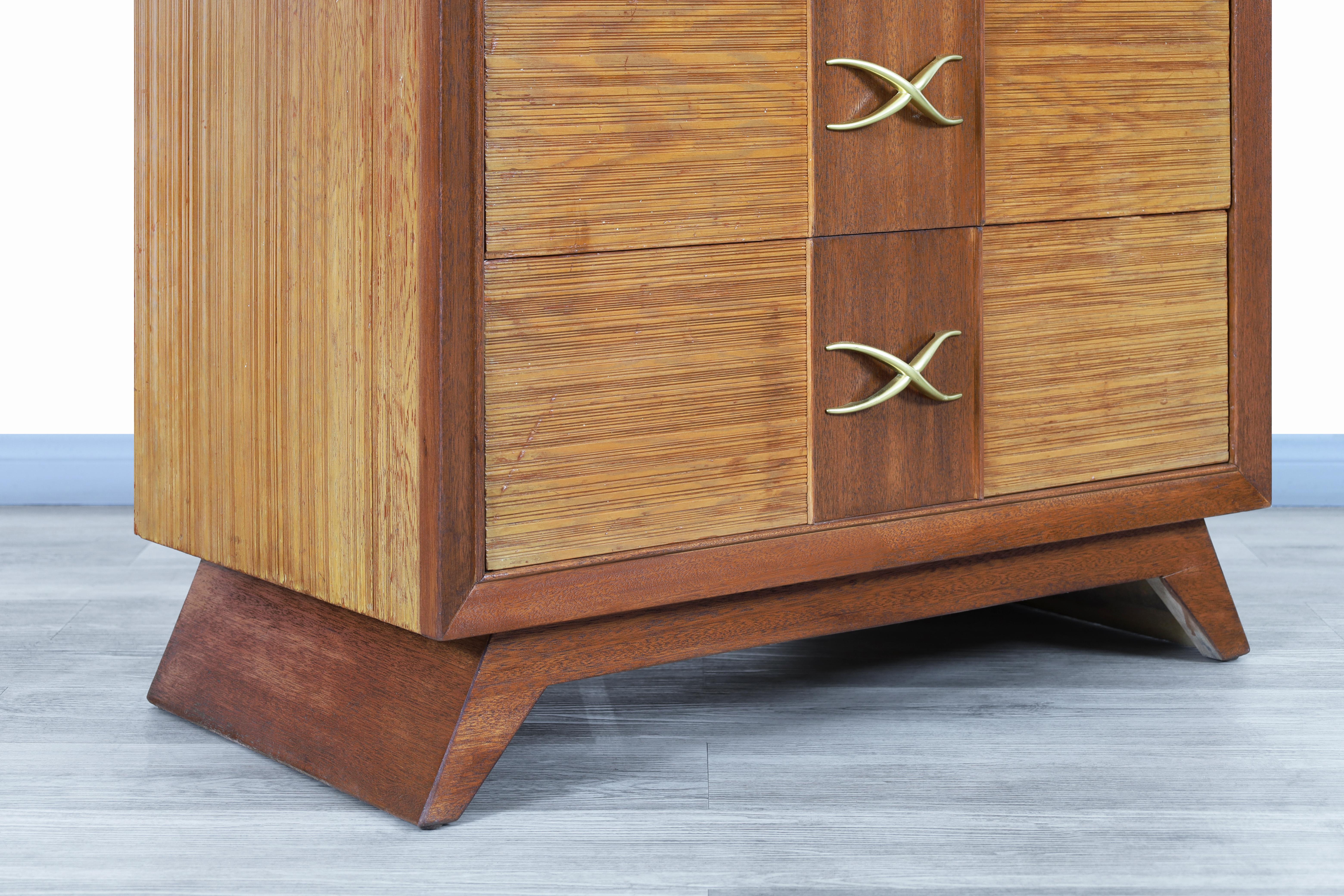 Milieu du XXe siècle Coffre à tiroirs vintage en chêne et laiton de Paul Frankl pour Brown Saltman en vente