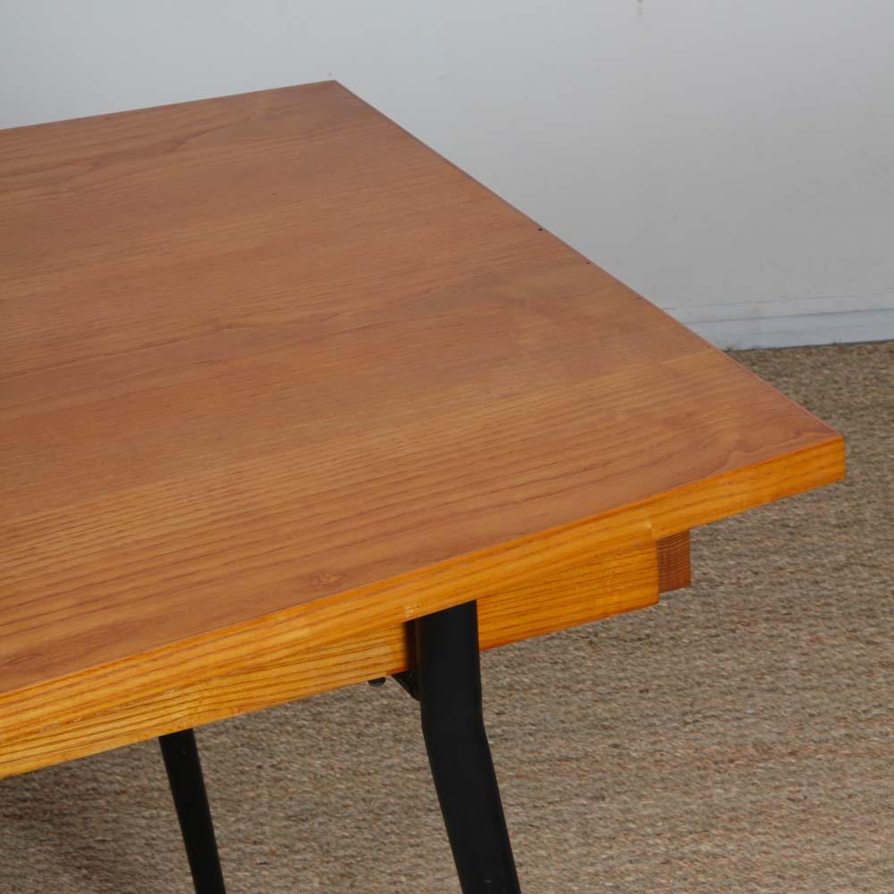 Vintage oak and metal dining table from the 1960s Bon état - En vente à MONTESSON, FR