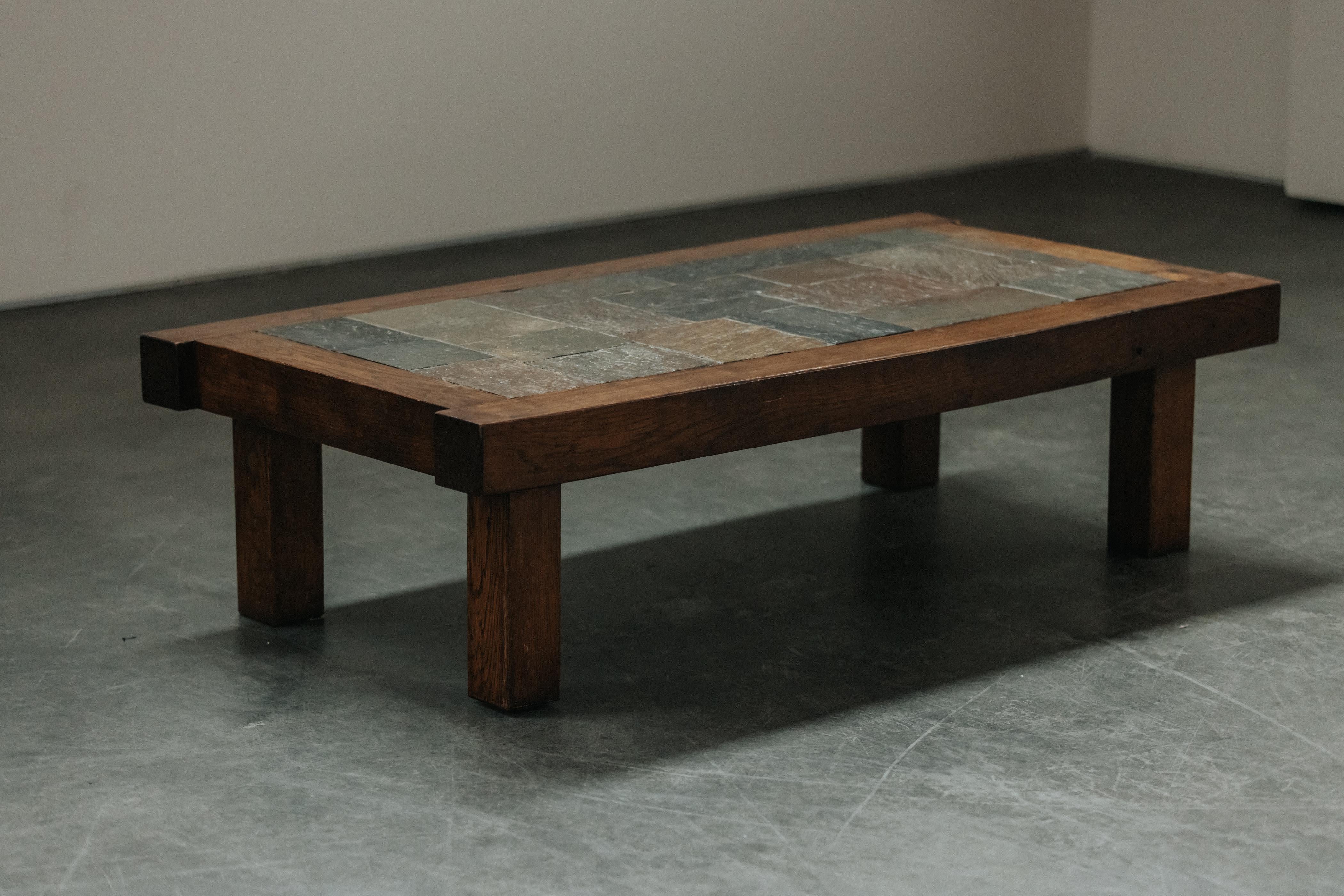 Table basse vintage en Oak et Stone de France, Circa 1960 Bon état - En vente à Nashville, TN