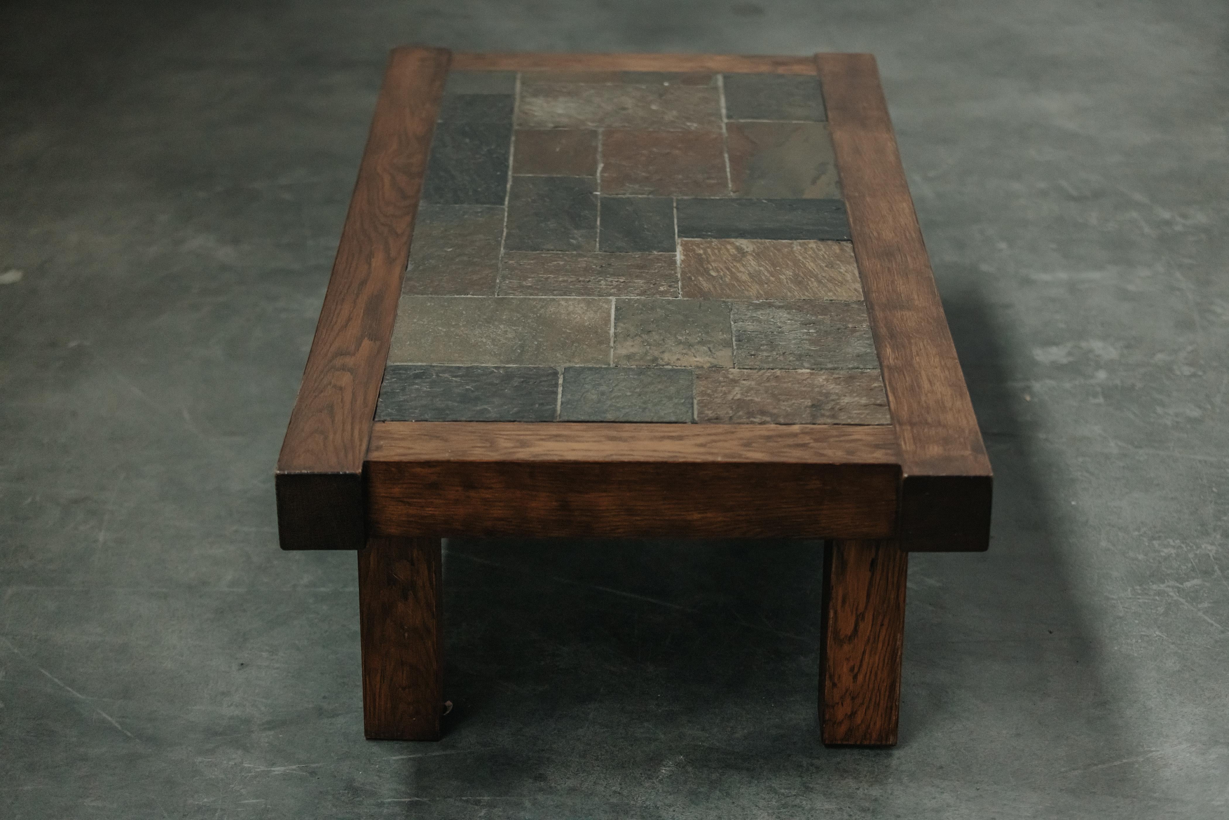 Milieu du XXe siècle Table basse vintage en Oak et Stone de France, Circa 1960 en vente