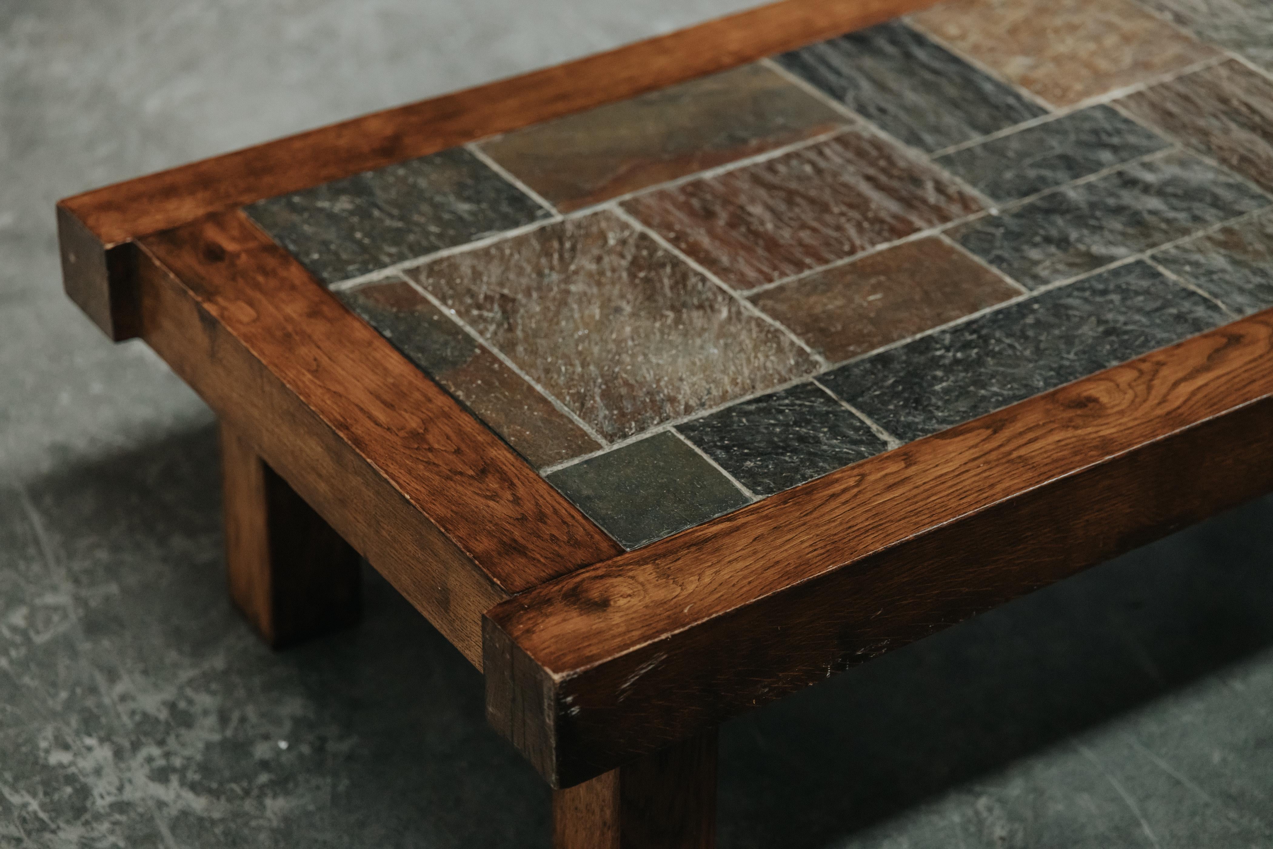 Table basse vintage en Oak et Stone de France, Circa 1960 en vente 1