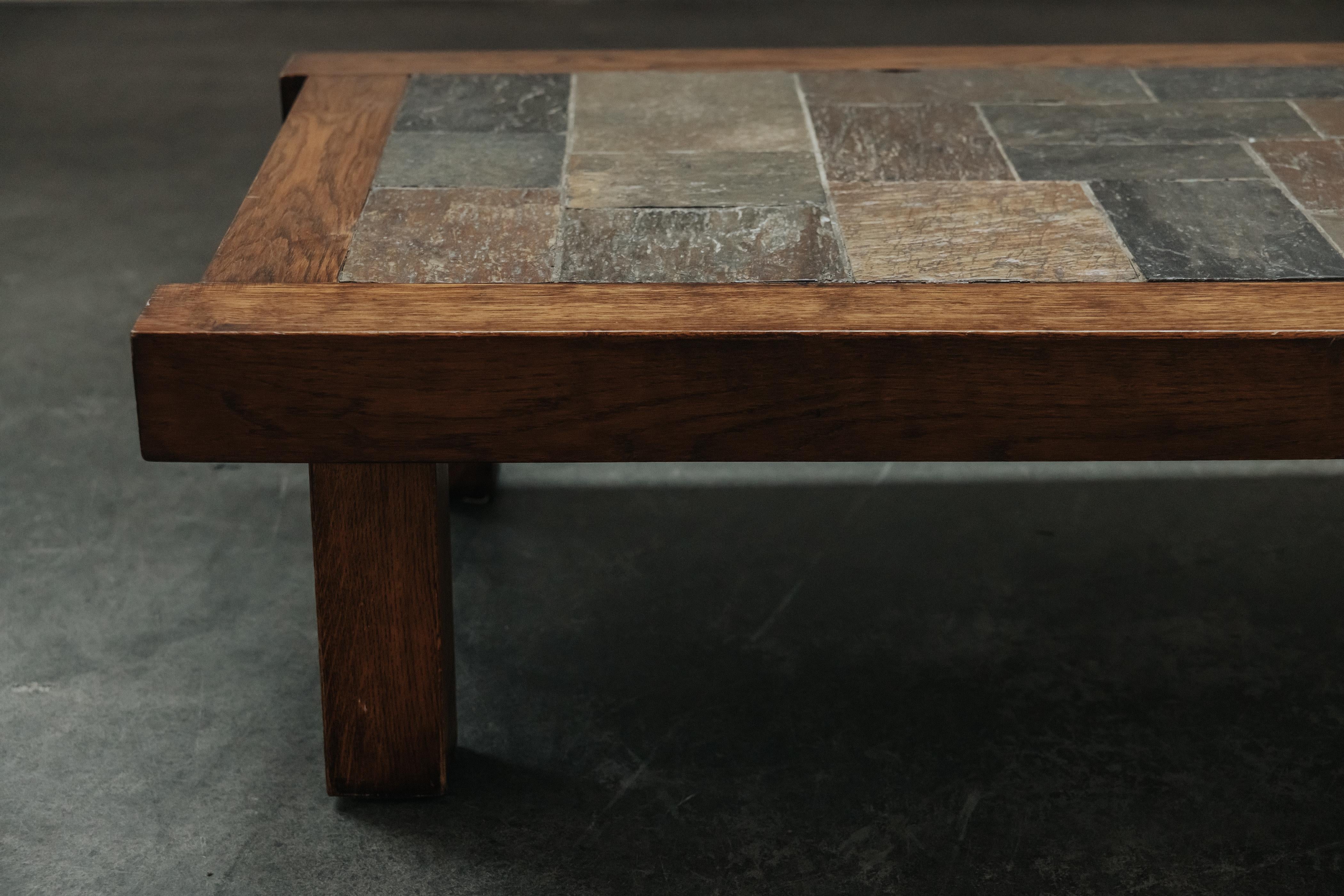 Table basse vintage en Oak et Stone de France, Circa 1960 en vente 3