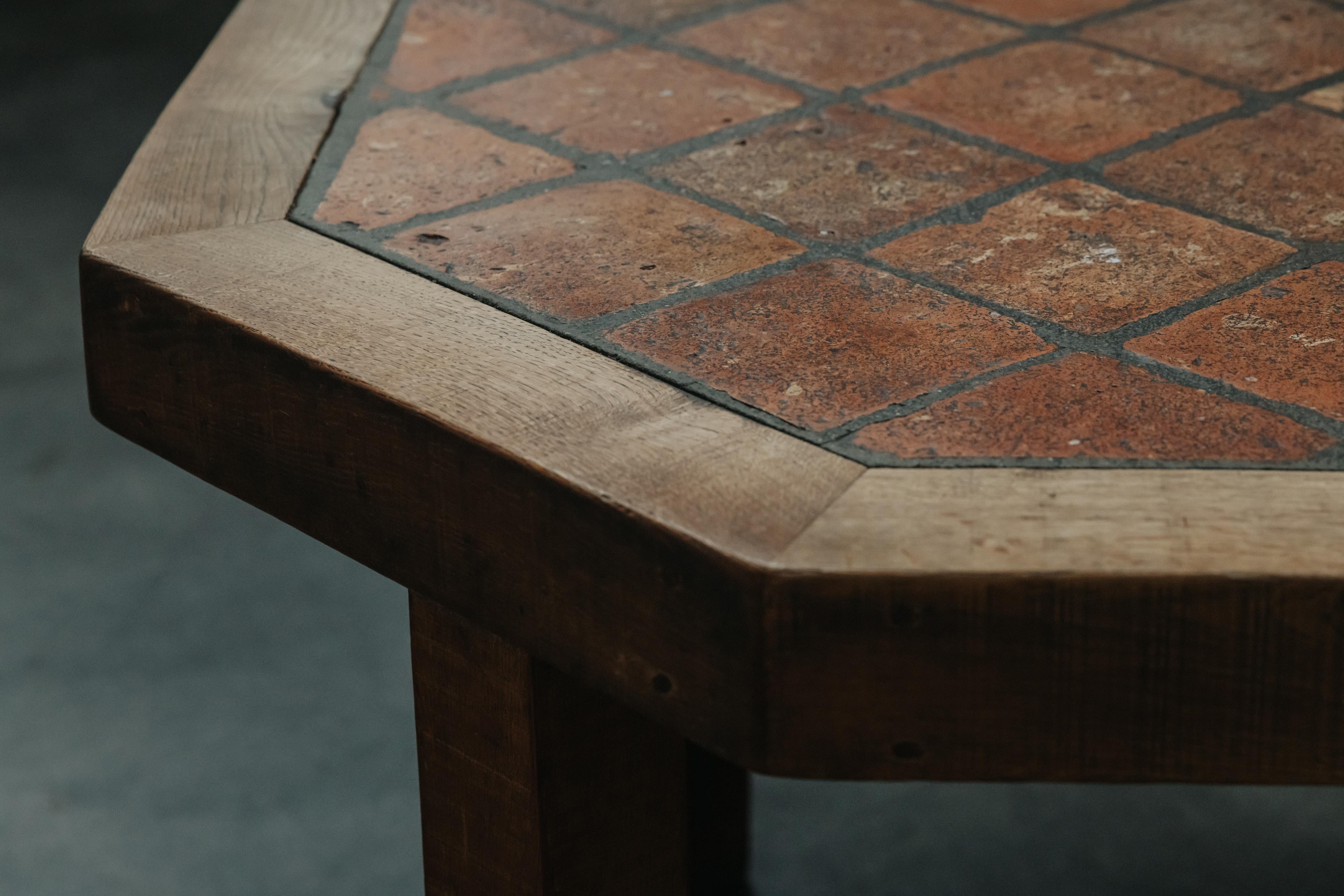 Fin du 20e siècle Table de salle à manger vintage en chêne et carreaux de France, Circa 1970 en vente