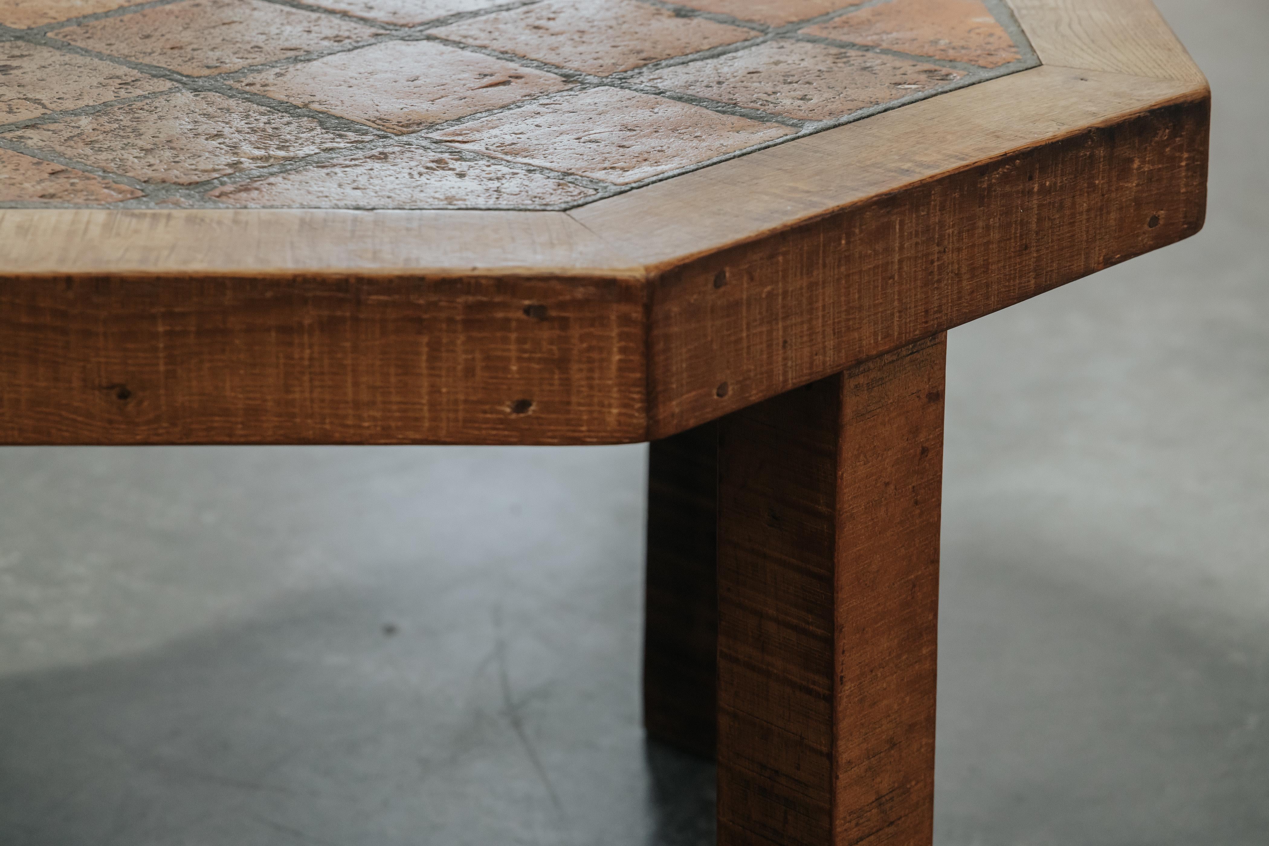 Chêne Table de salle à manger vintage en chêne et carreaux de France, Circa 1970 en vente