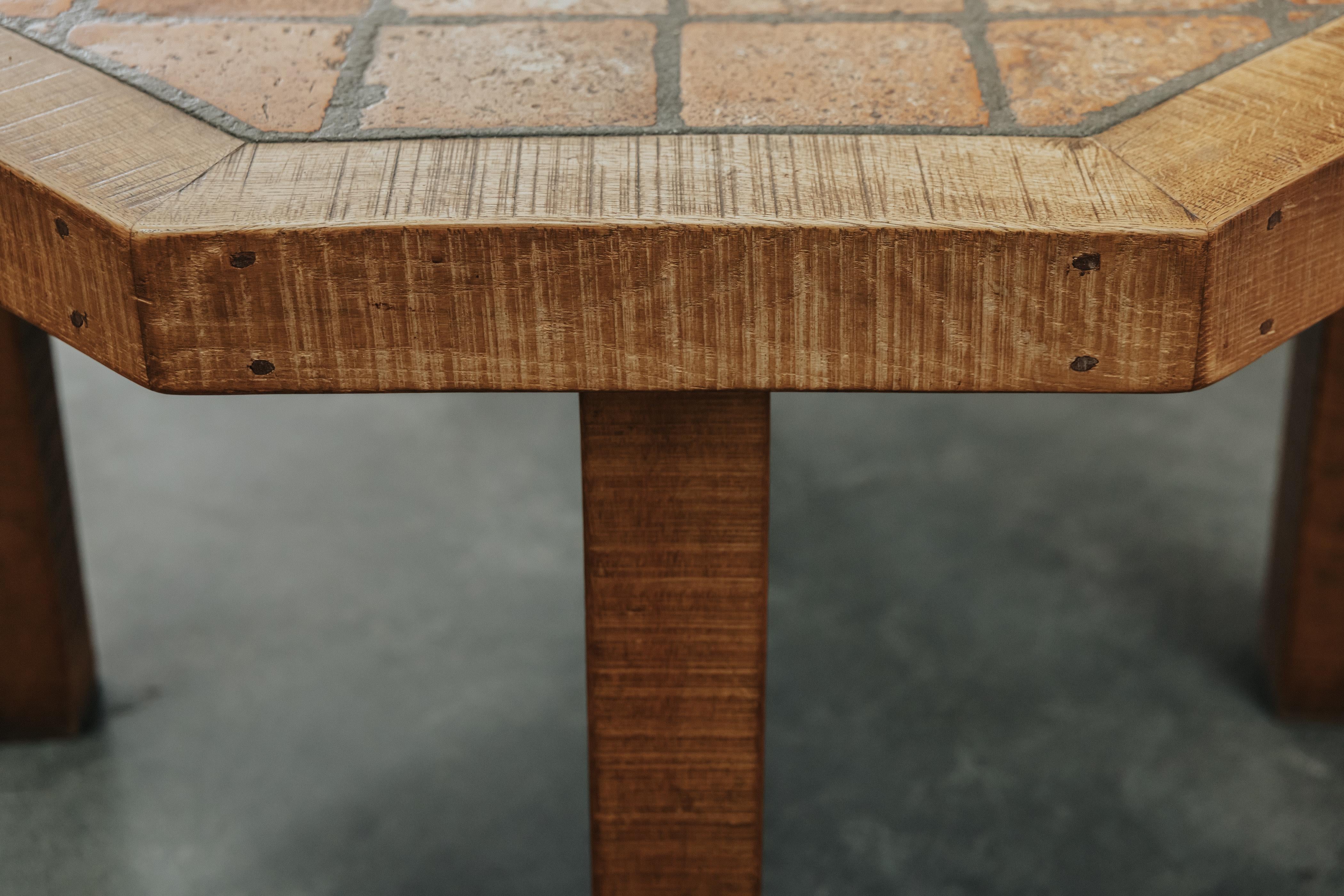 Table de salle à manger vintage en chêne et carreaux de France, Circa 1970 en vente 1
